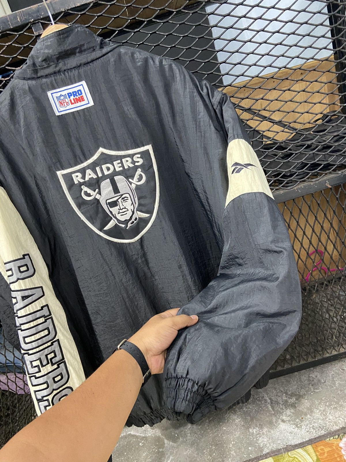 NFL ❤️‍🔥SEND OFFER❤️‍🔥 90S RAIDERS REEBOK NFL BOMBERS Size US L / EU 52-54 / 3 - 4 Thumbnail