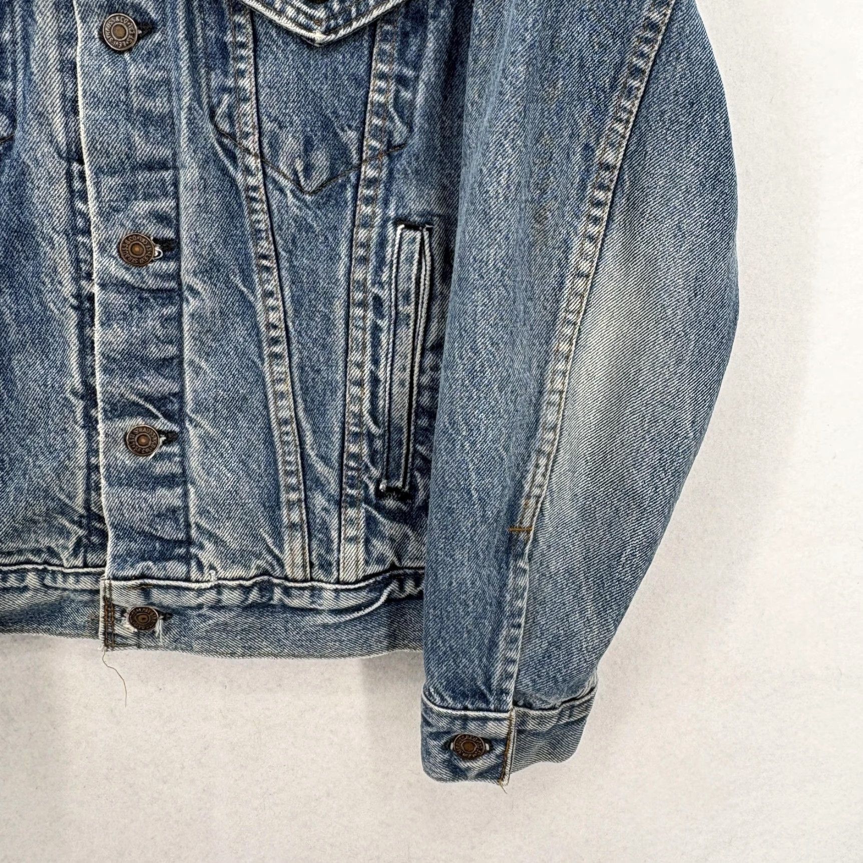 Levi's VINTAGE Levi's Denim Jacket Mens 38 Blue Trucker 80s Biker Made in USA Leather Patch Button Front Size US XXS / EU 40 - 3 Thumbnail