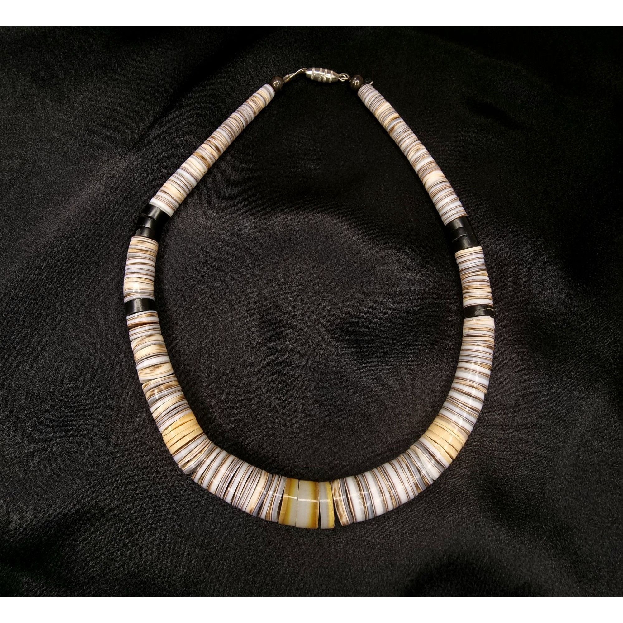 Handmade Vintage Beige & Black Shell Disc Necklace With Barrel Clasp Size ONE SIZE - 2 Thumbnail