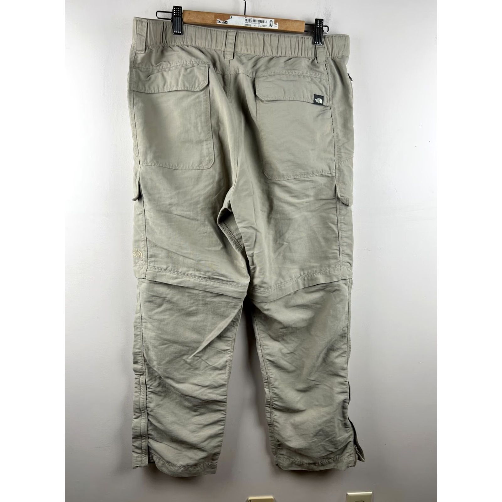 The North Face The North Face Convertible Pants Mens Medium Tan Nylon Hiking Outdoors Khakis Size US 31 - 4 Thumbnail