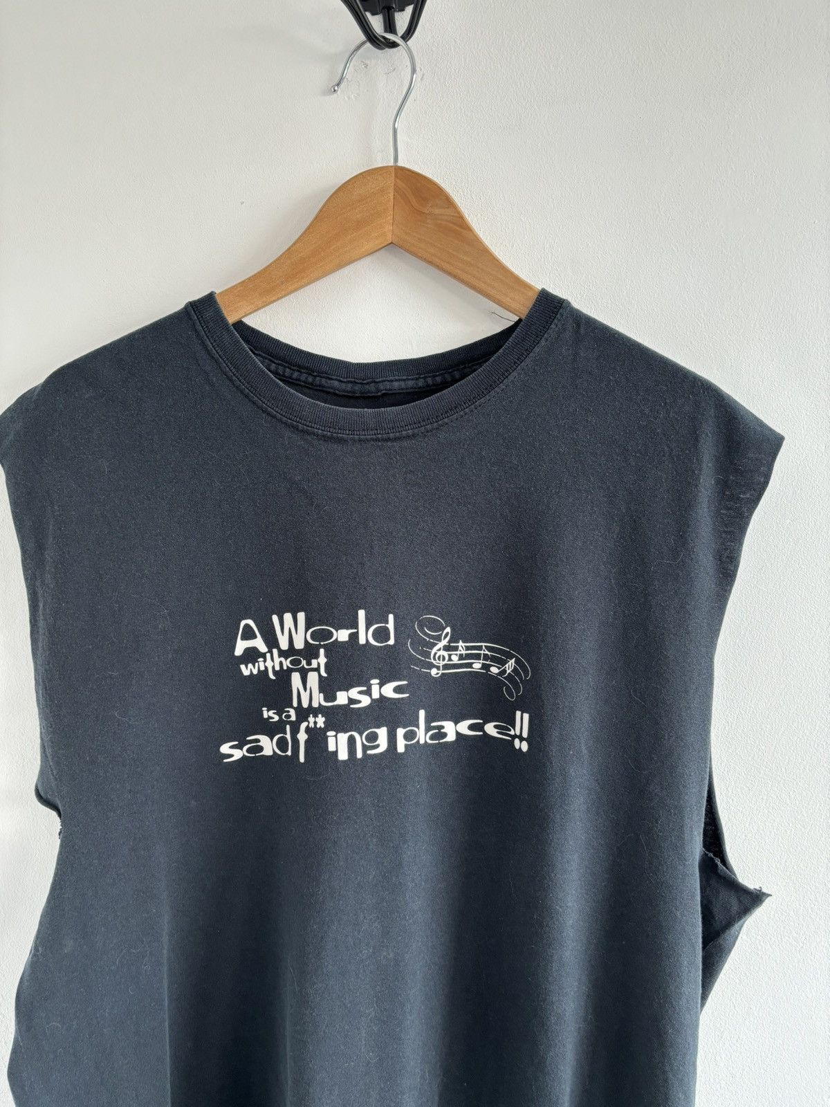 Band Tees Trashed WORLD WITHOUT MUSIC IS A SAD FUCKING PLACE Tank Top Size US L / EU 52-54 / 3 - 3 Thumbnail