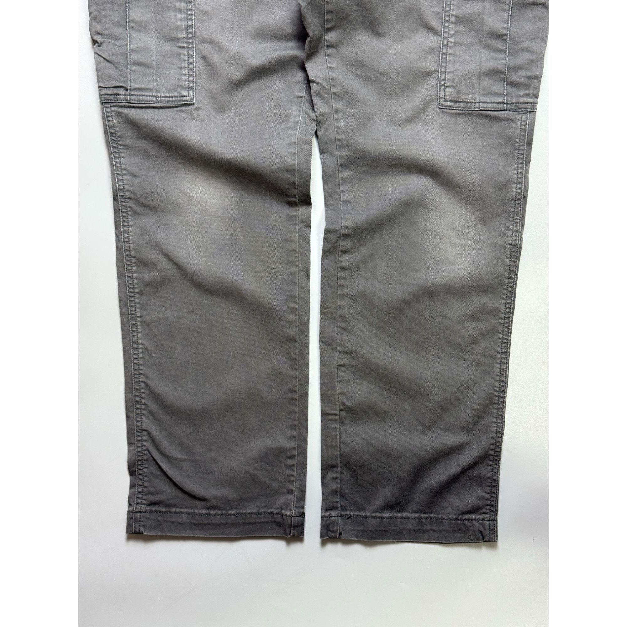 Levi's Levi’s Gray Cargo Pants (Y1161) Size US 36 / EU 52 - 2 Thumbnail