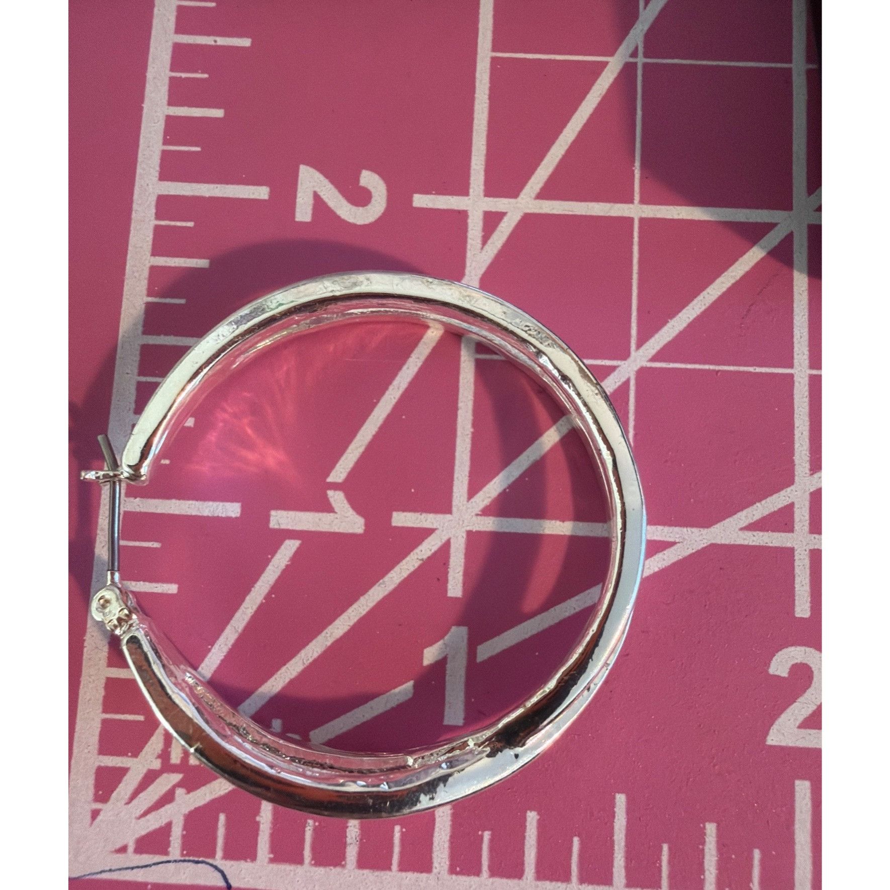 Other Silver Tone Double Hoop Earrings Intertwined Lever Clasp 1.5 Size ONE SIZE - 4 Thumbnail
