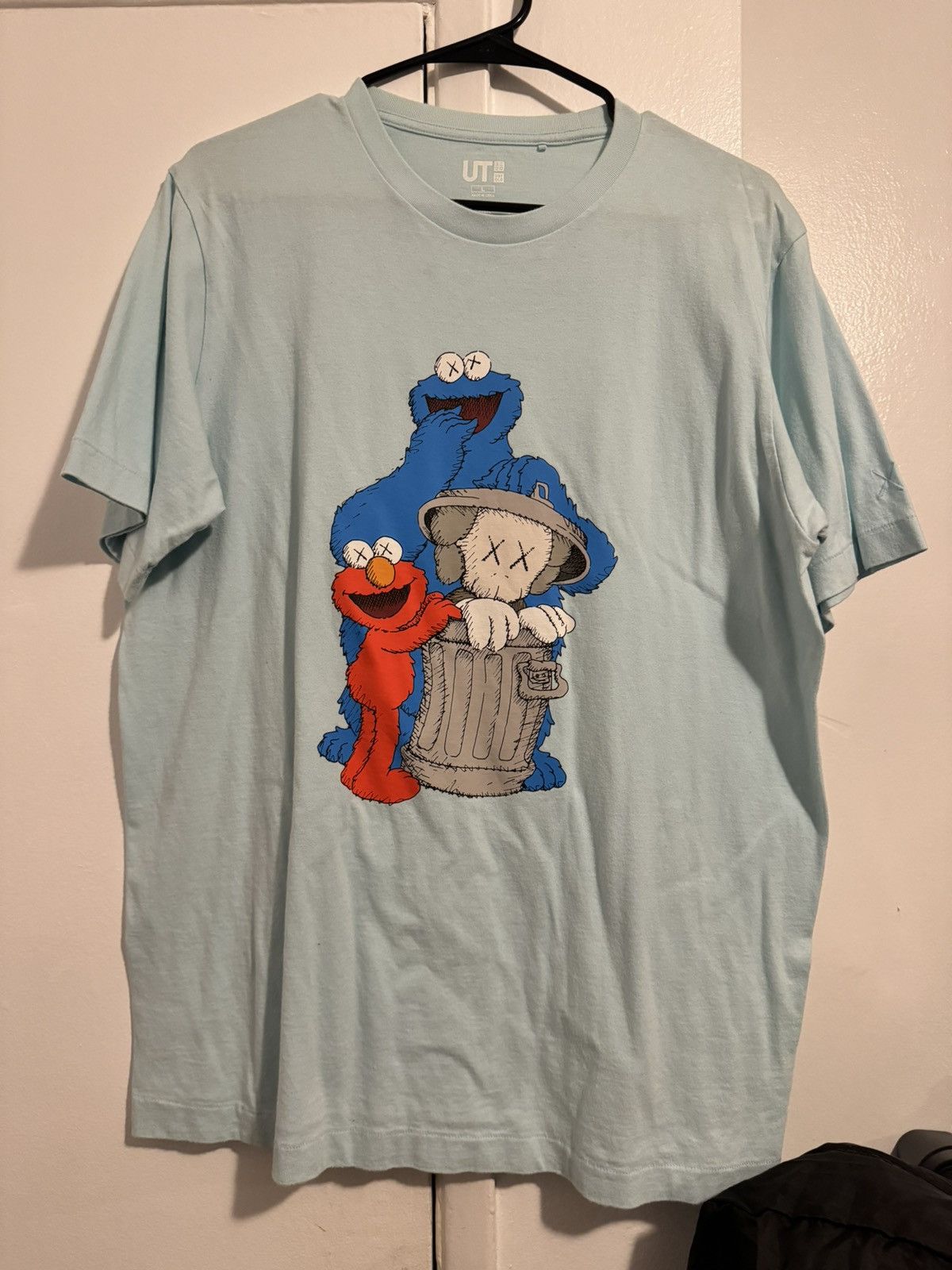 Kaws × Uniqlo Uniqlo x Kaws x Sesame Street Tee Size US L / EU 52-54 / 3 - 1 Thumbnail