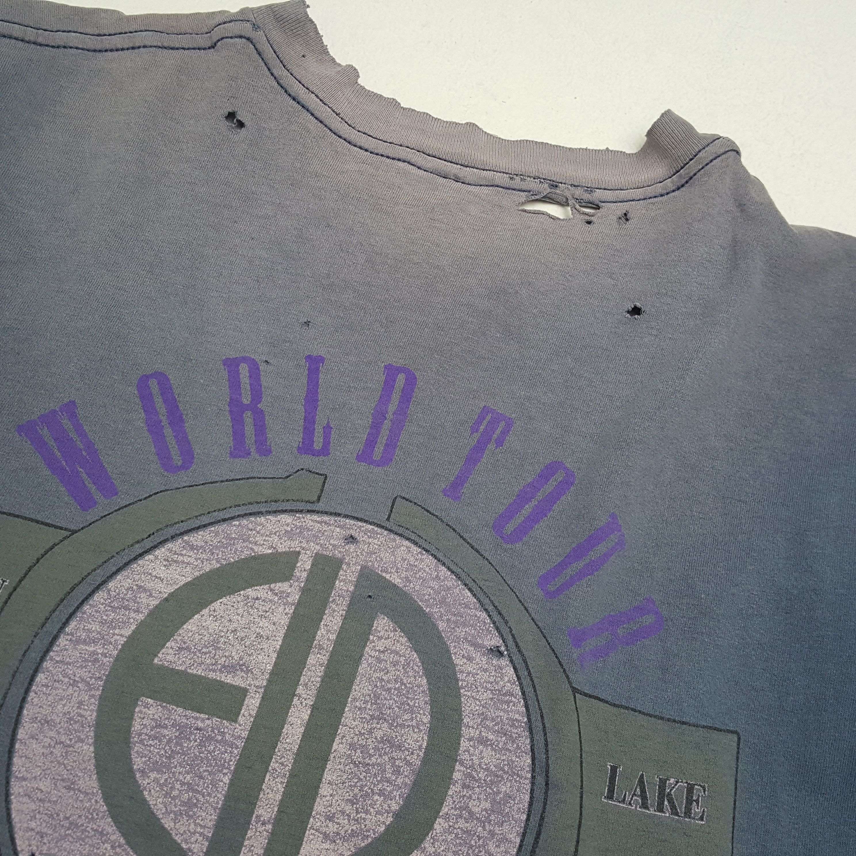 Band Tees × Vintage EMERSON LAKE & PALMER Rock Music Group Distressed Tshirt Size US L / EU 52-54 / 3 - 8 Thumbnail