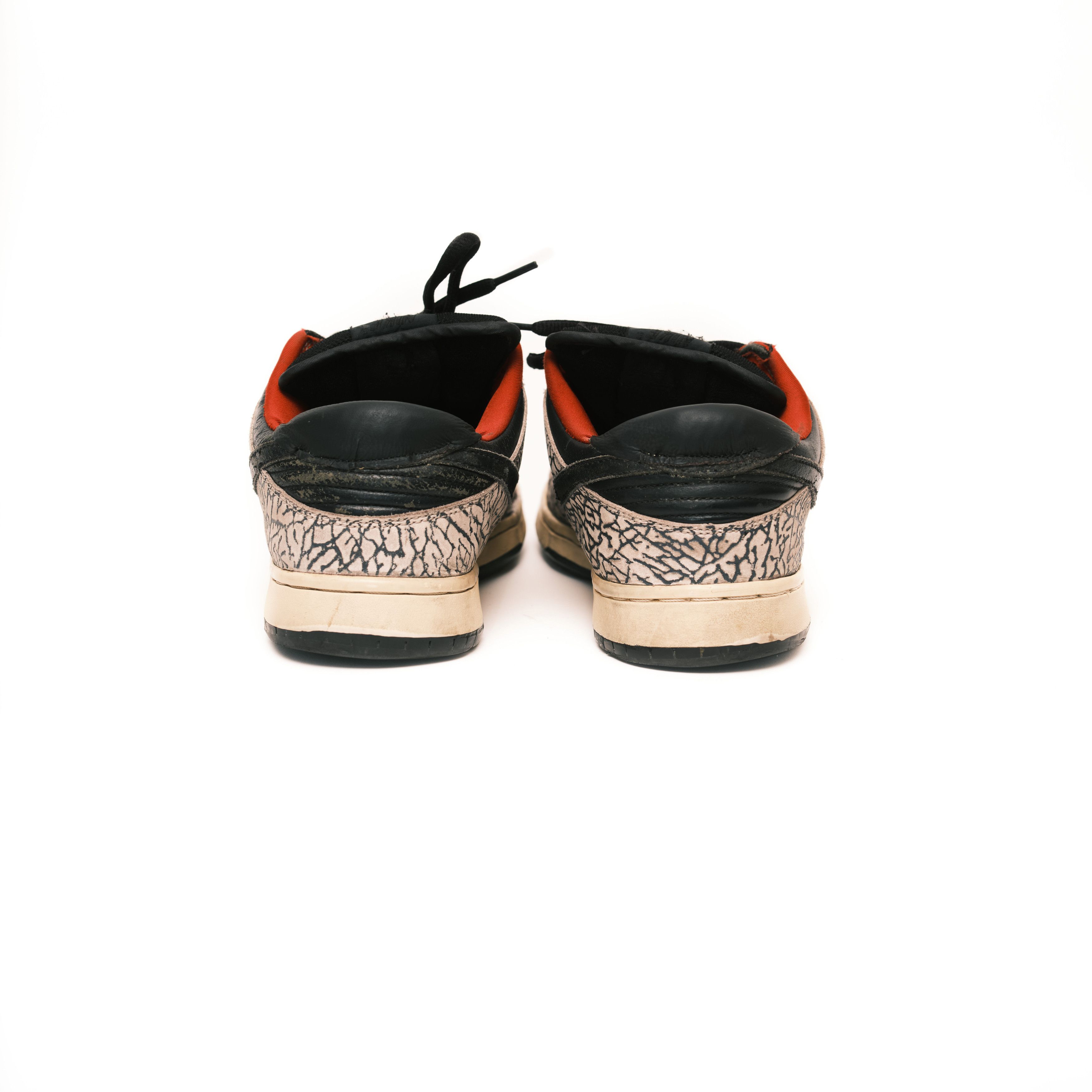 Nike × Supreme Nike SB Dunk Low Supreme Black Cement 2002 Size 10.5 Size US 10.5 / EU 43-44 - 3 Thumbnail