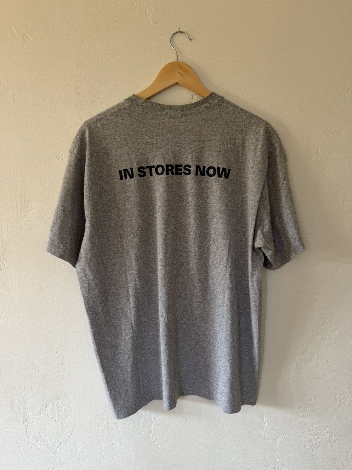 Supreme SUPREME - IN STORES NOW TEE Size US L / EU 52-54 / 3 - 3 Thumbnail