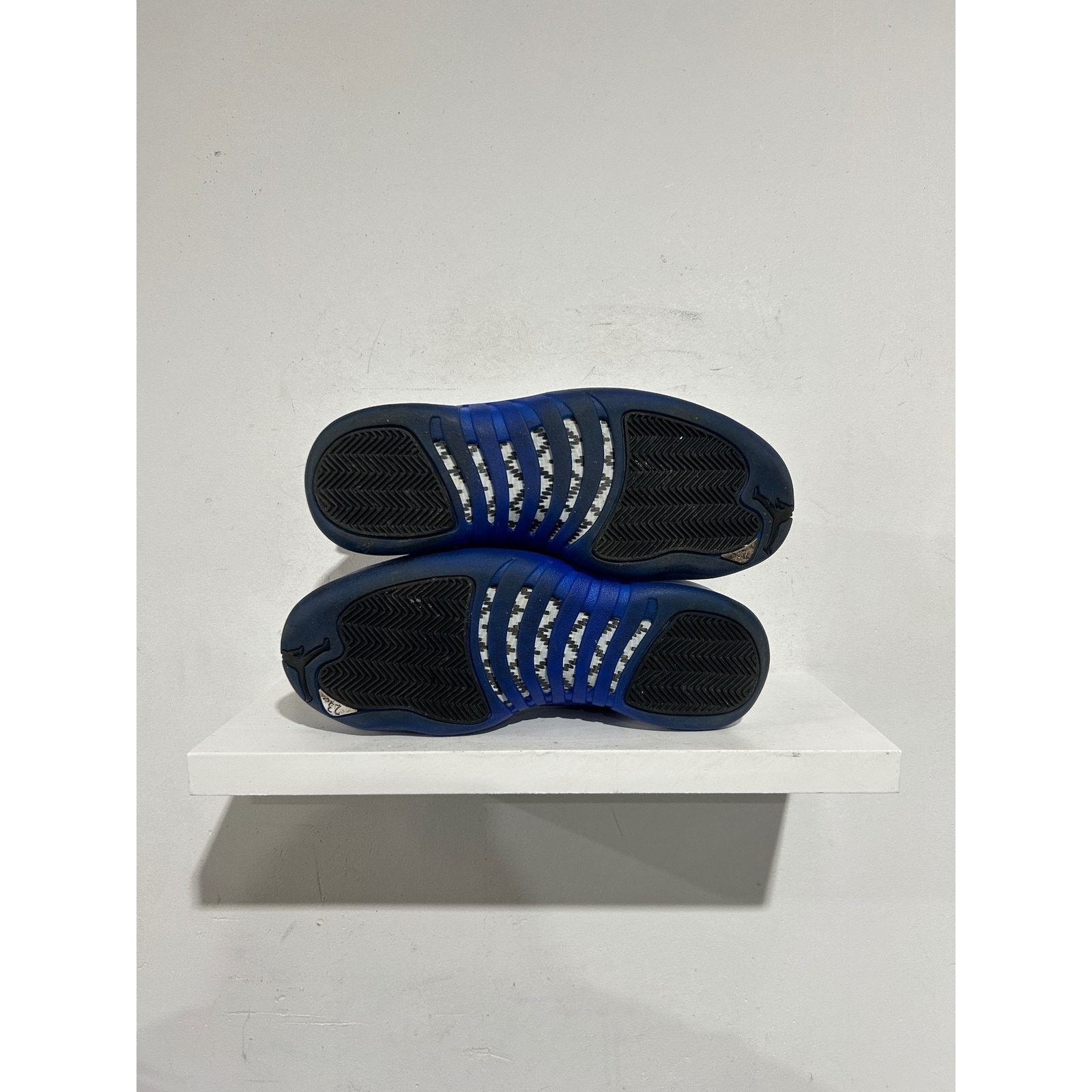 Nike NIKE JORDAN 12 BLUEBERRY SIZE 8.5 PREOWNED Size US 8.5 / EU 41-42 - 4 Thumbnail