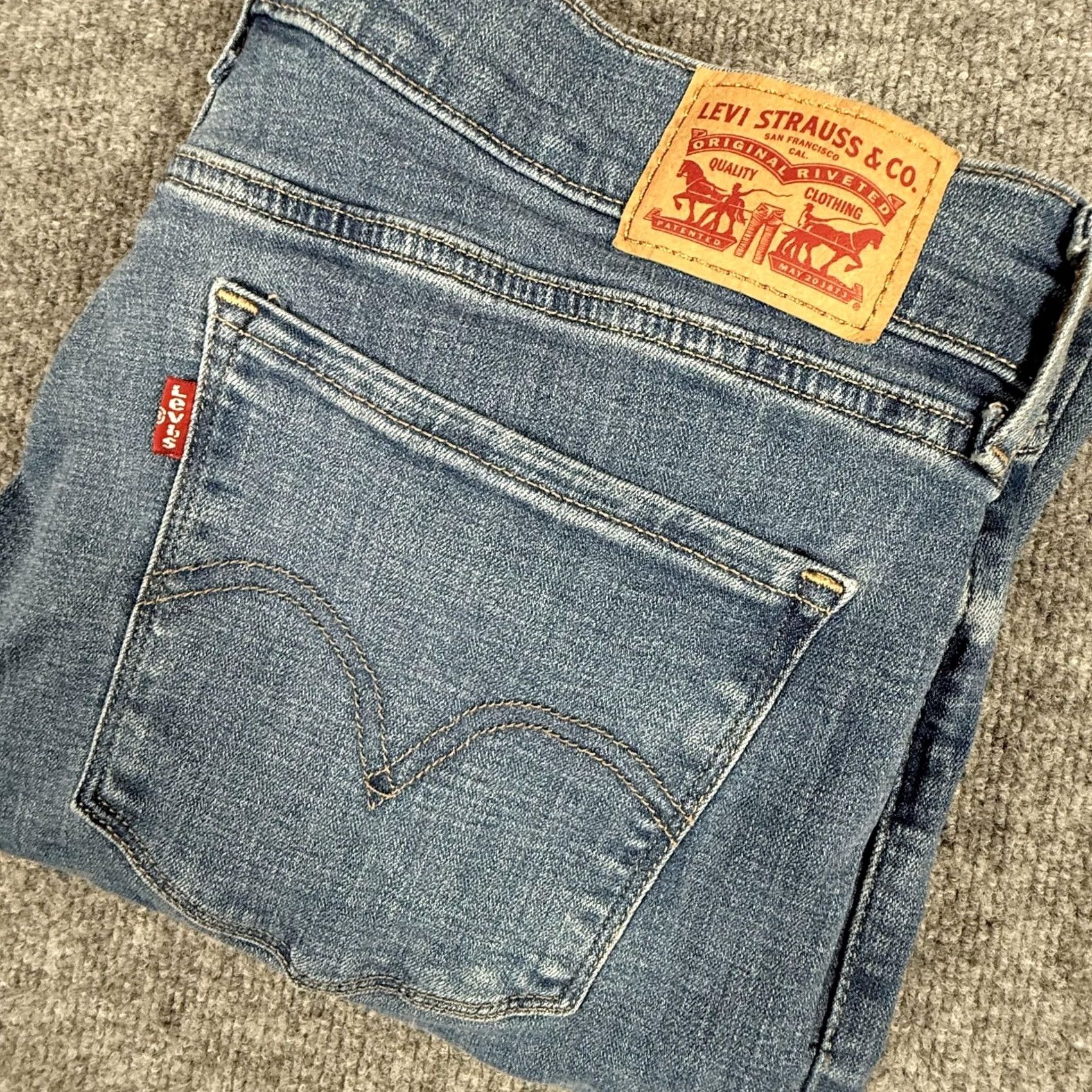 Levi's Levi's 514 Jeans Womens 32x30 Blue Medium Wash Straight Denim Pants Pockets Zip Fly Regular Inseam 29" Size 24" / US 00 / IT 34 - 2 Thumbnail