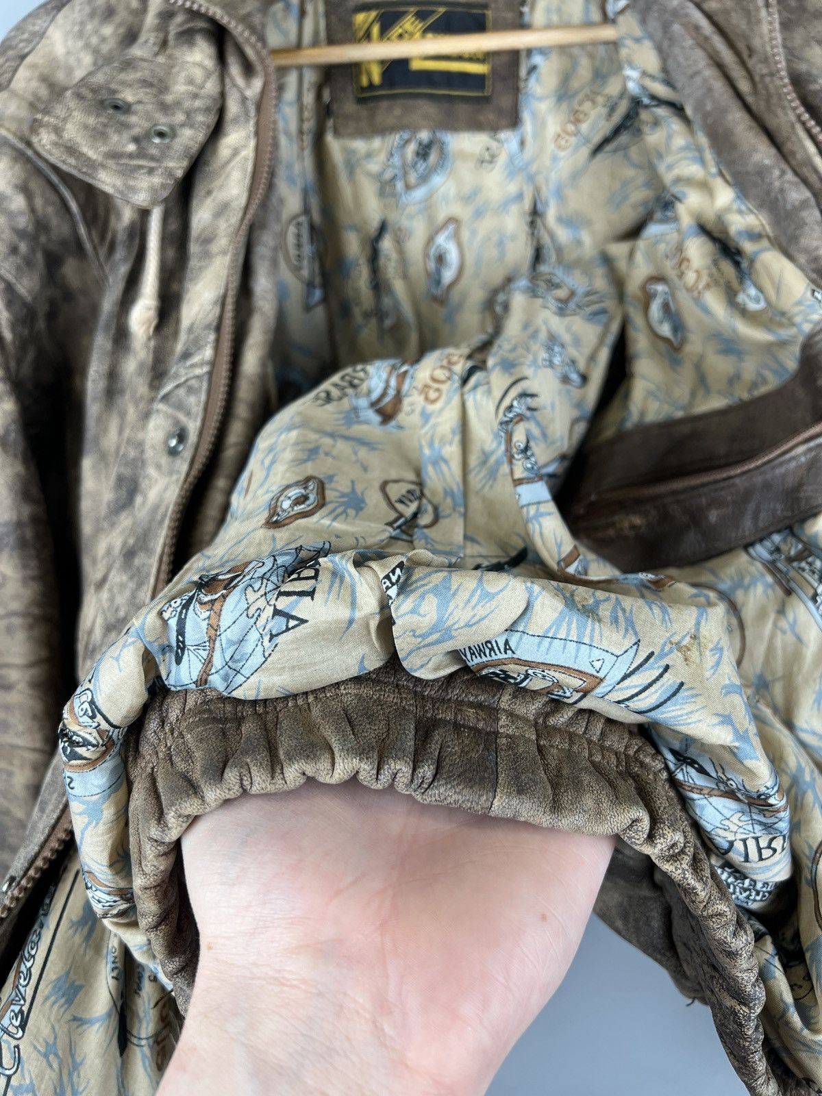 Vintage Vintage Multi pocket Camo Leather Jacket G2 style Size US L / EU 52-54 / 3 - 22 Thumbnail