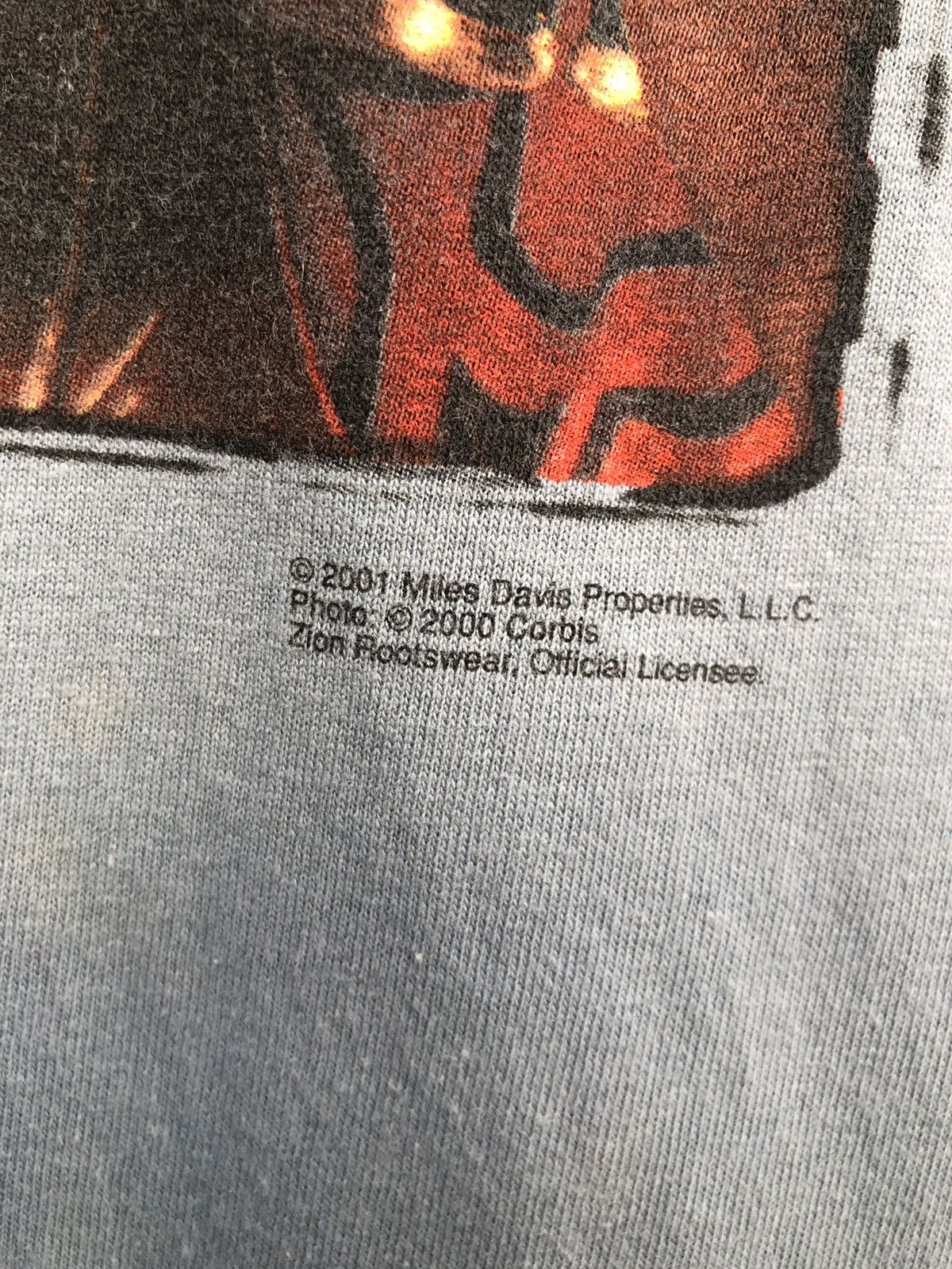 Band Tees × Vintage Rare!! Vintage 2001 Miles Davis "Signature" Tshirt Size US L / EU 52-54 / 3 - 4 Thumbnail