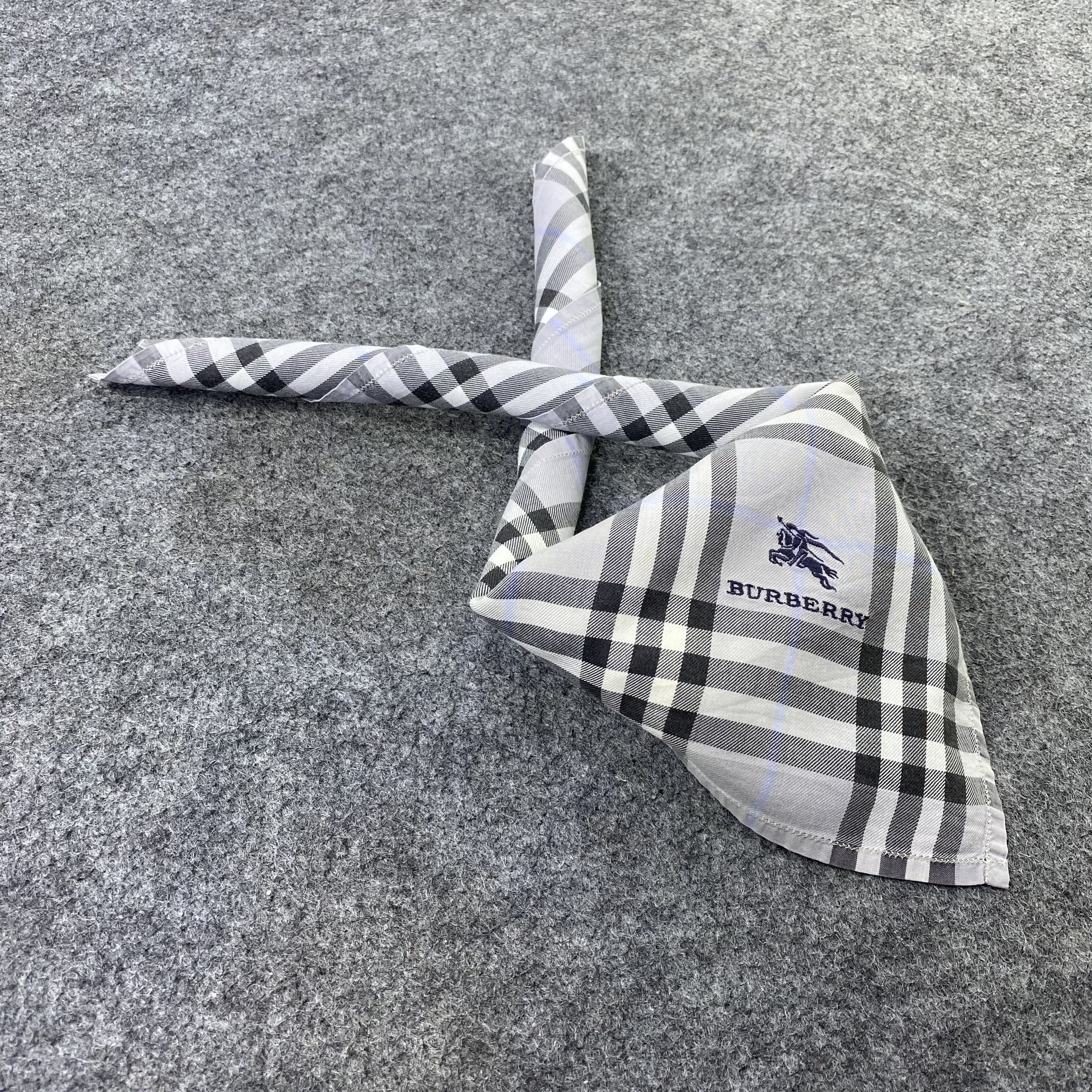 Burberry Burberry Handkerchief Neckerchief Bandana-B1696 Size ONE SIZE - 1 Thumbnail