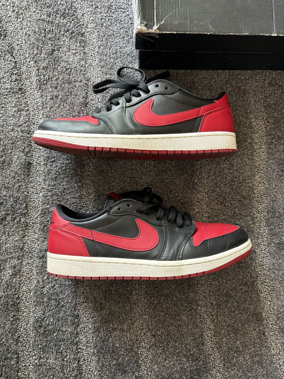 Nike 2015 bred 1 lows Size US 10 / EU 43 - 1 Thumbnail