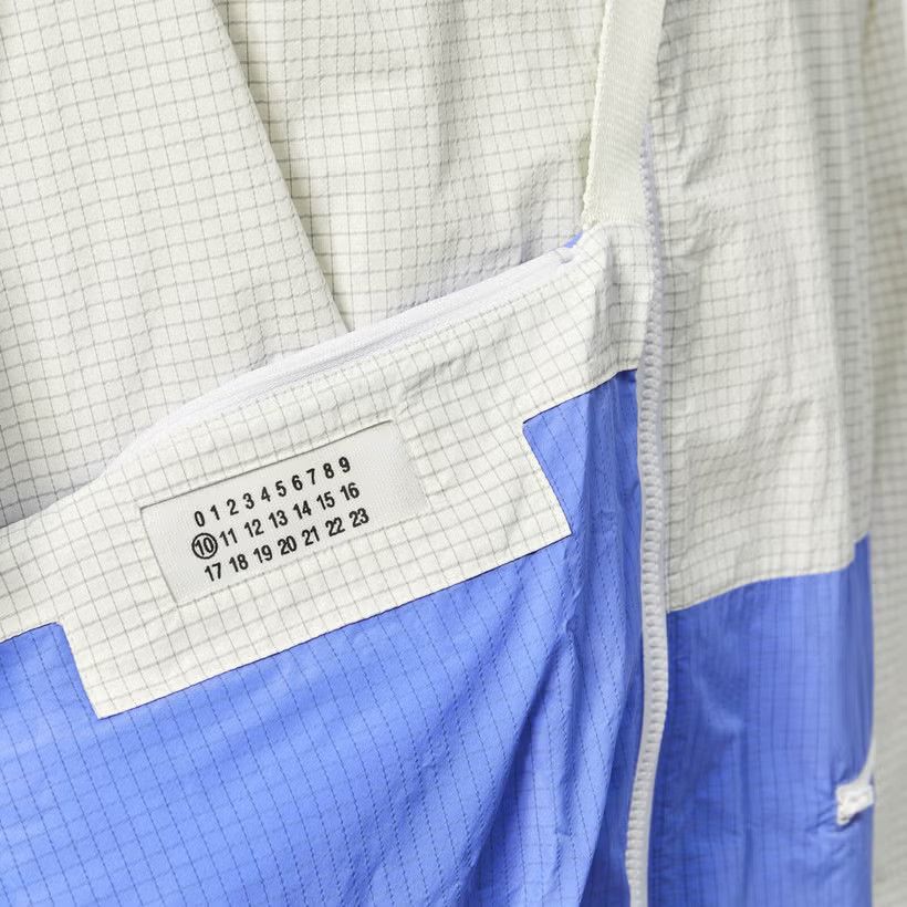 Maison Margiela o1y1124 Nylon Ripstop Jacket With Hooded in White & Blue Size US S / EU 44-46 / 1 - 6 Thumbnail