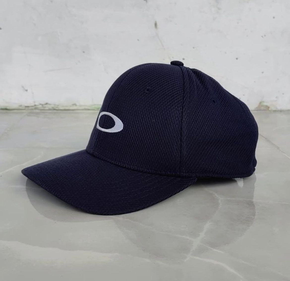 Oakley 2000s Oakley Software Iconic Logo Mesh Velcro Cap Hat Size ONE SIZE - 3 Thumbnail
