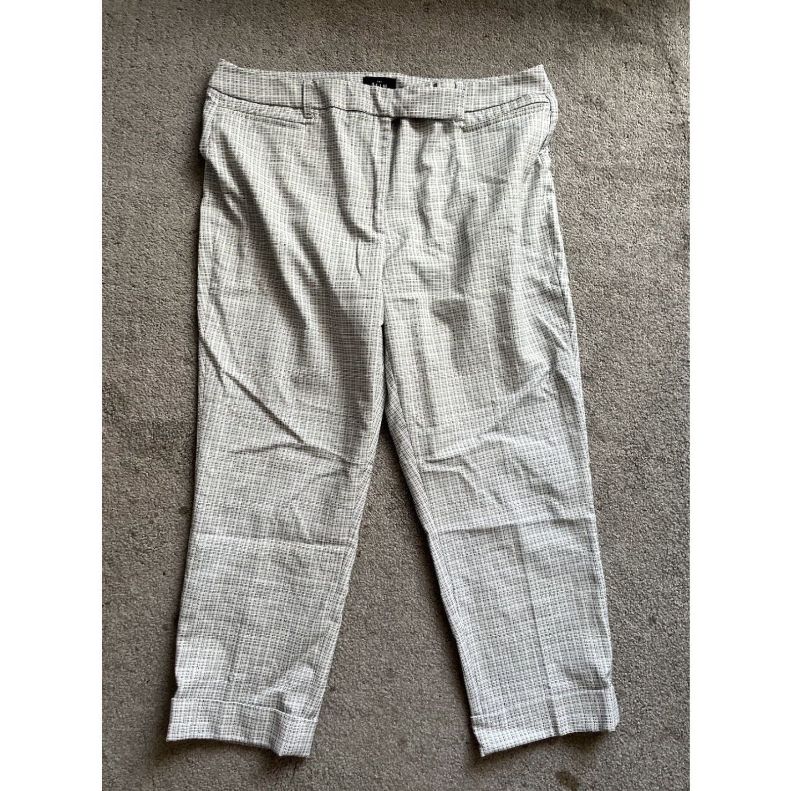 White House Black Market White House Black Market Gray The Slim Crop Career Pants Size 14 Size 36" / US 14 / IT 50 - 2 Thumbnail