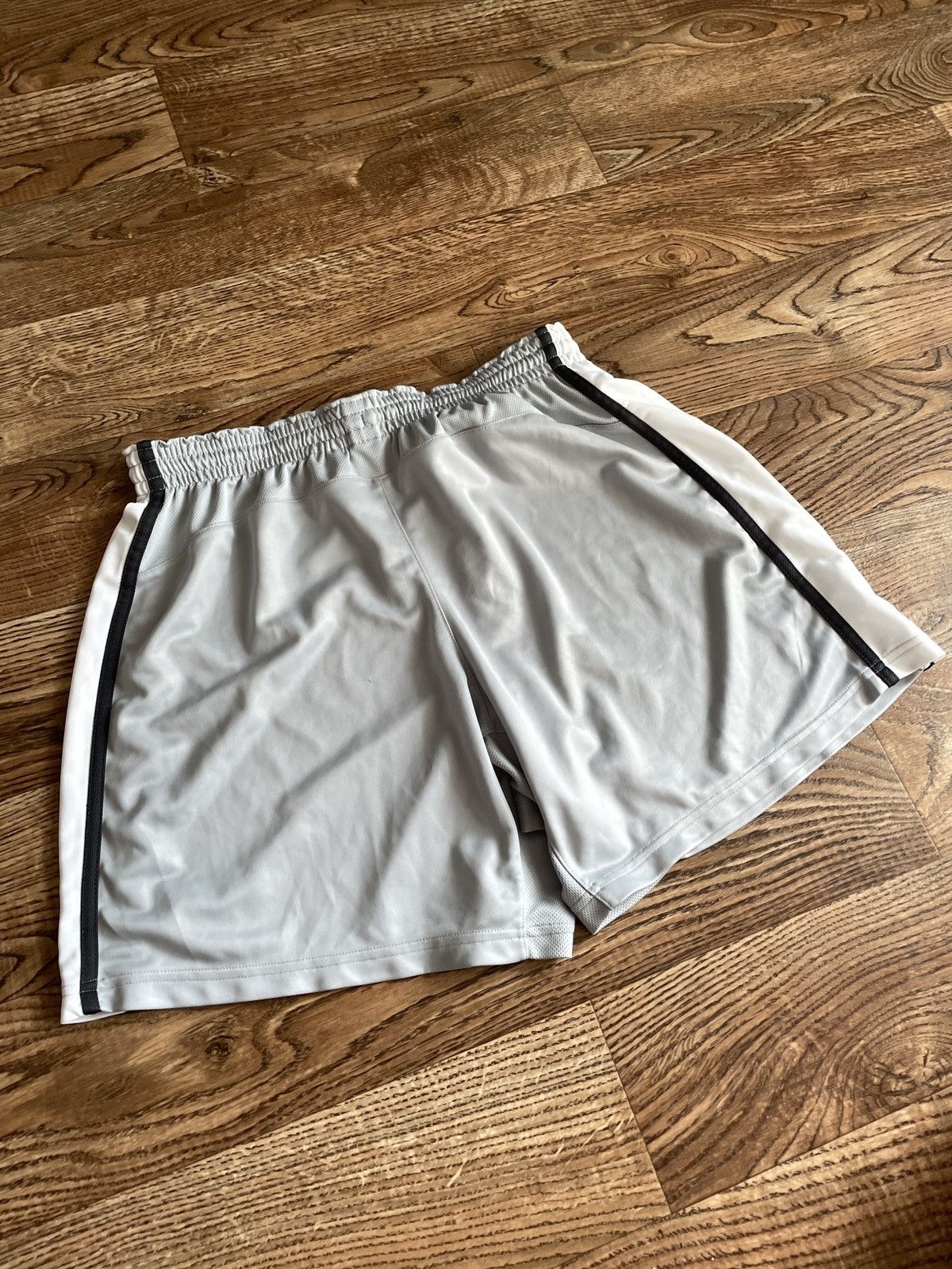 Nike × Vintage Vintage Nike Shorts Baggy Mini Swoosh Mens M Size Y2K 90s Size US 32 / EU 48 - 9 Thumbnail