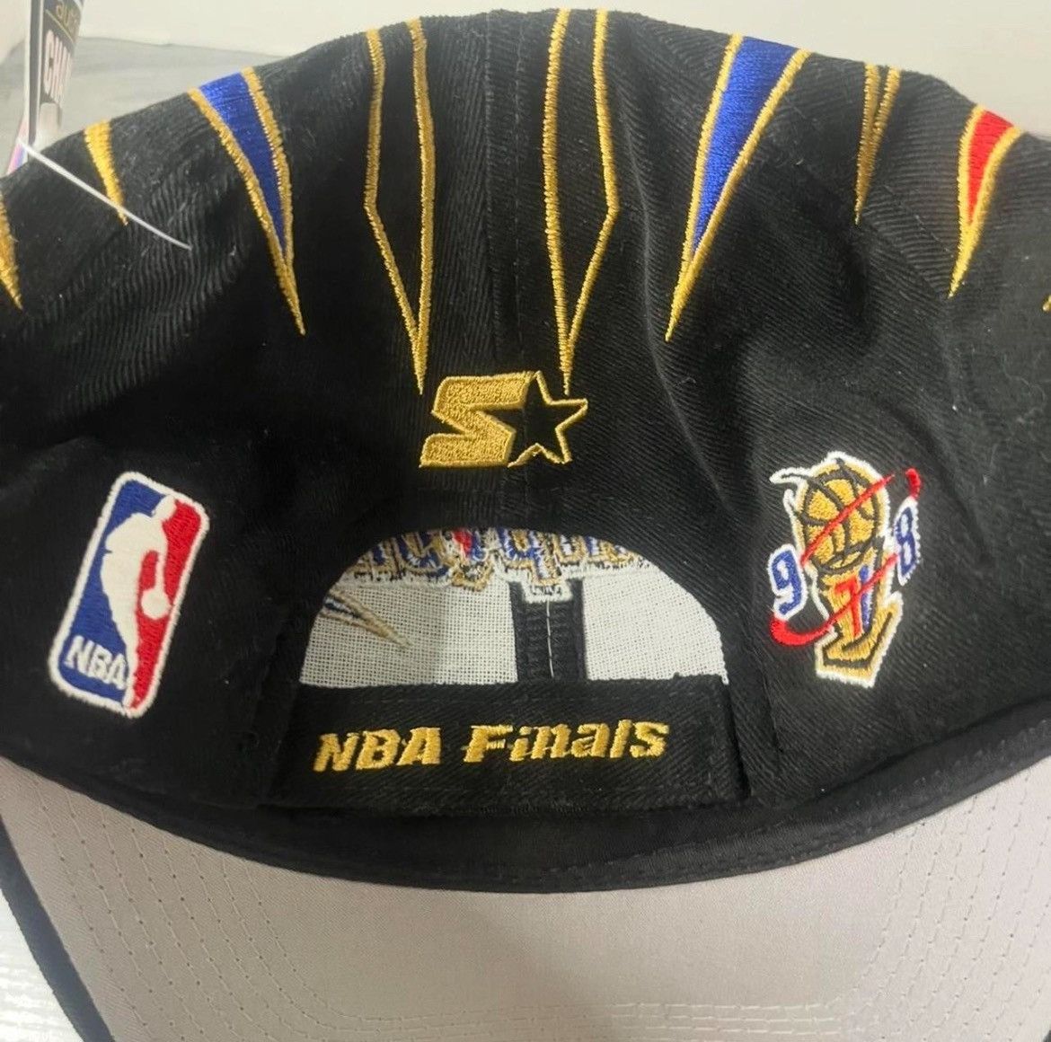 Starter CHICAGO BULLS Sports Starter 91 92 93 96 97 98 World Champ Size ONE SIZE - 4 Thumbnail