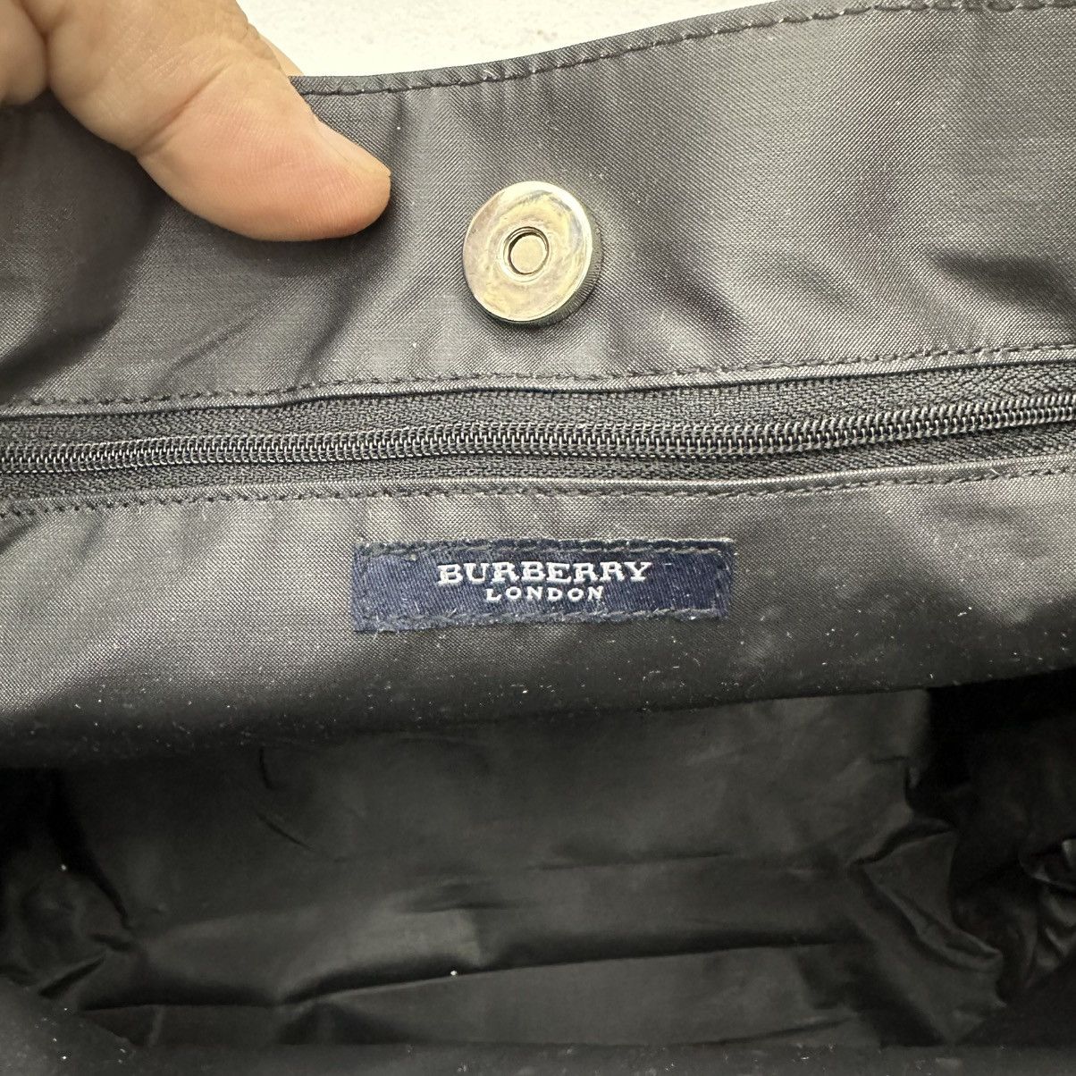 Burberry ‼️YES‼️ AUTHENTIC BURBERRY LONDON NOVA CHECK CARRY TOTE BAG Size ONE SIZE - 10 Thumbnail