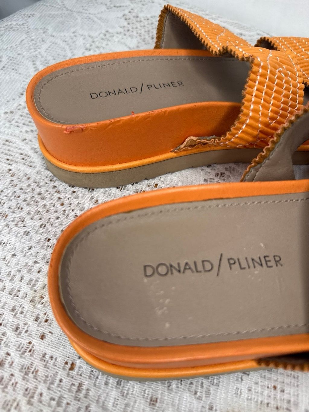 Donald Pliner Donald J. Pliner Cait orange woven textured sandals sz 8 Size US 8 / IT 38 - 3 Thumbnail