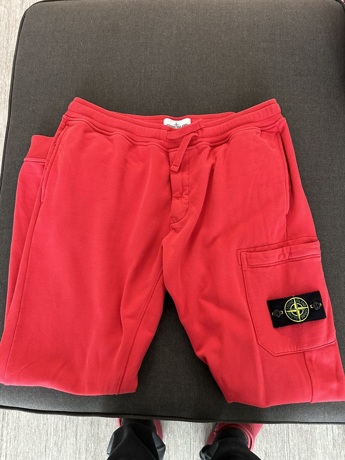 Stone Island Red stone island joggers size XL Size US 36 / EU 52 - 1 Thumbnail