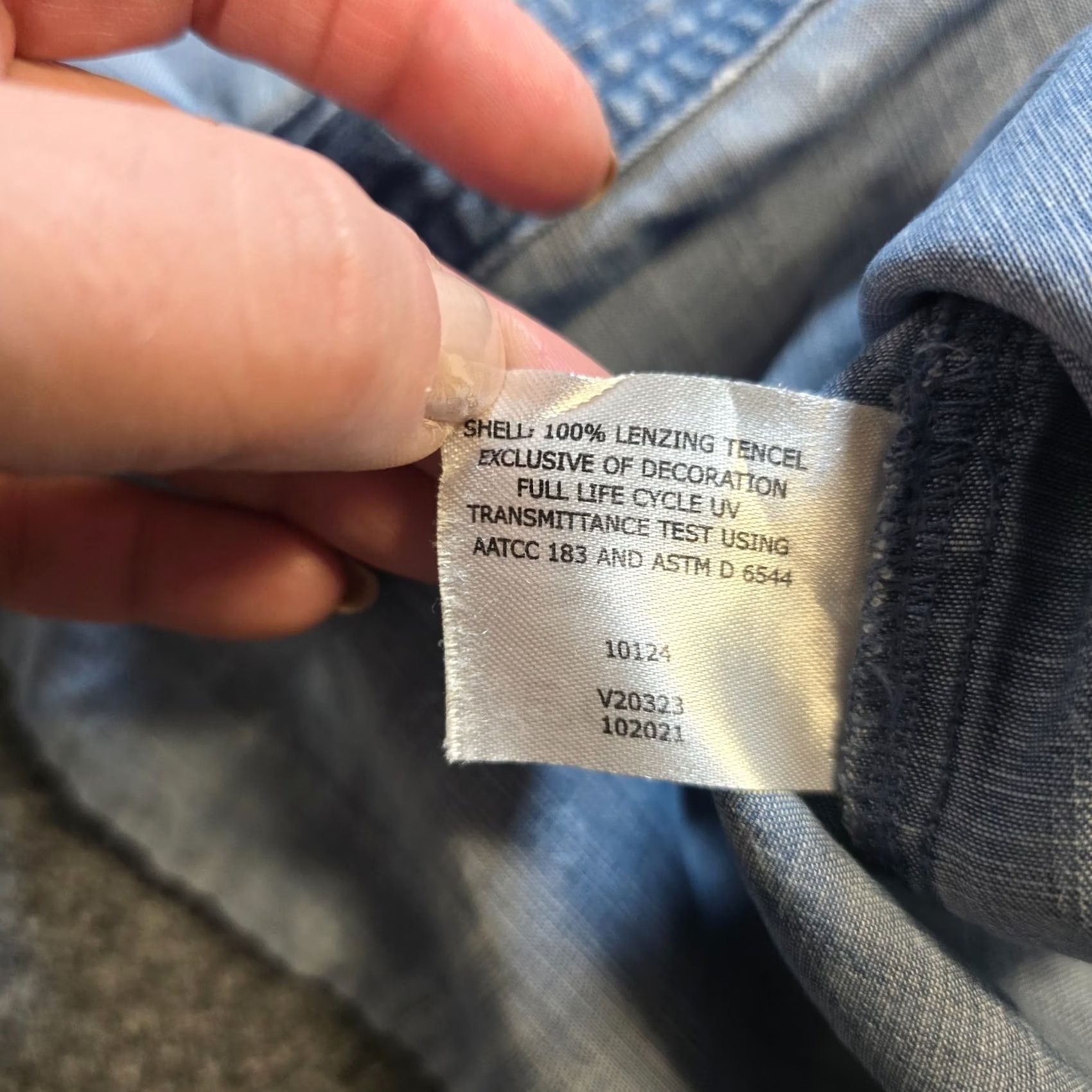 Vintage Coolibar Top Womens Size XS Blue Chambray Western Pattern Button Casual Capsule Shirt Womens XS Blue Chambray Western Pattern Button-Up Casual Capsule Size XS / US 0-2 / IT 36-38 - 7 Thumbnail