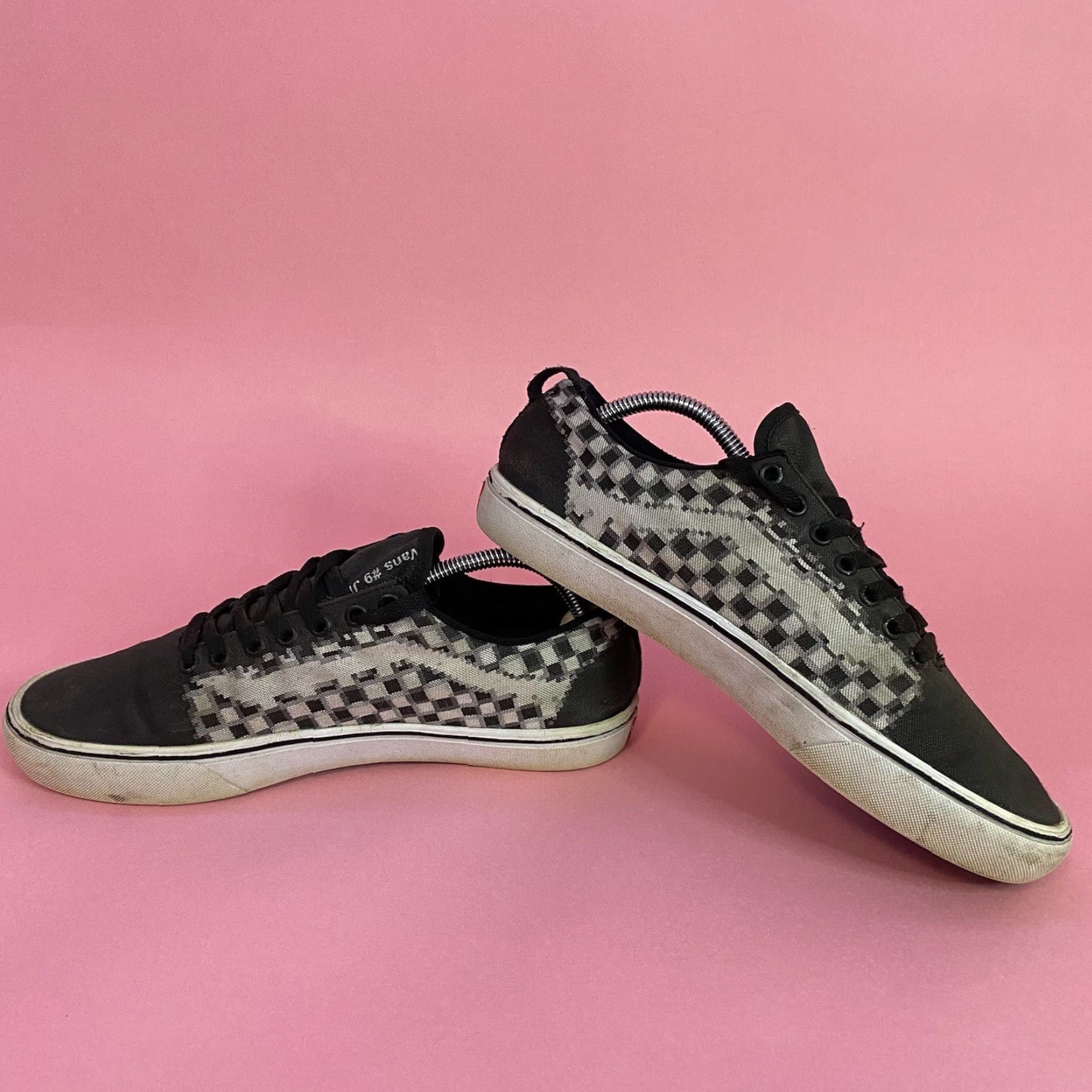 Vans VANS Ultra Cush Old Skool Low Top Glitch Checkered Shoes Mens Size 9 Size US M / EU 48-50 / 2 - 6 Thumbnail