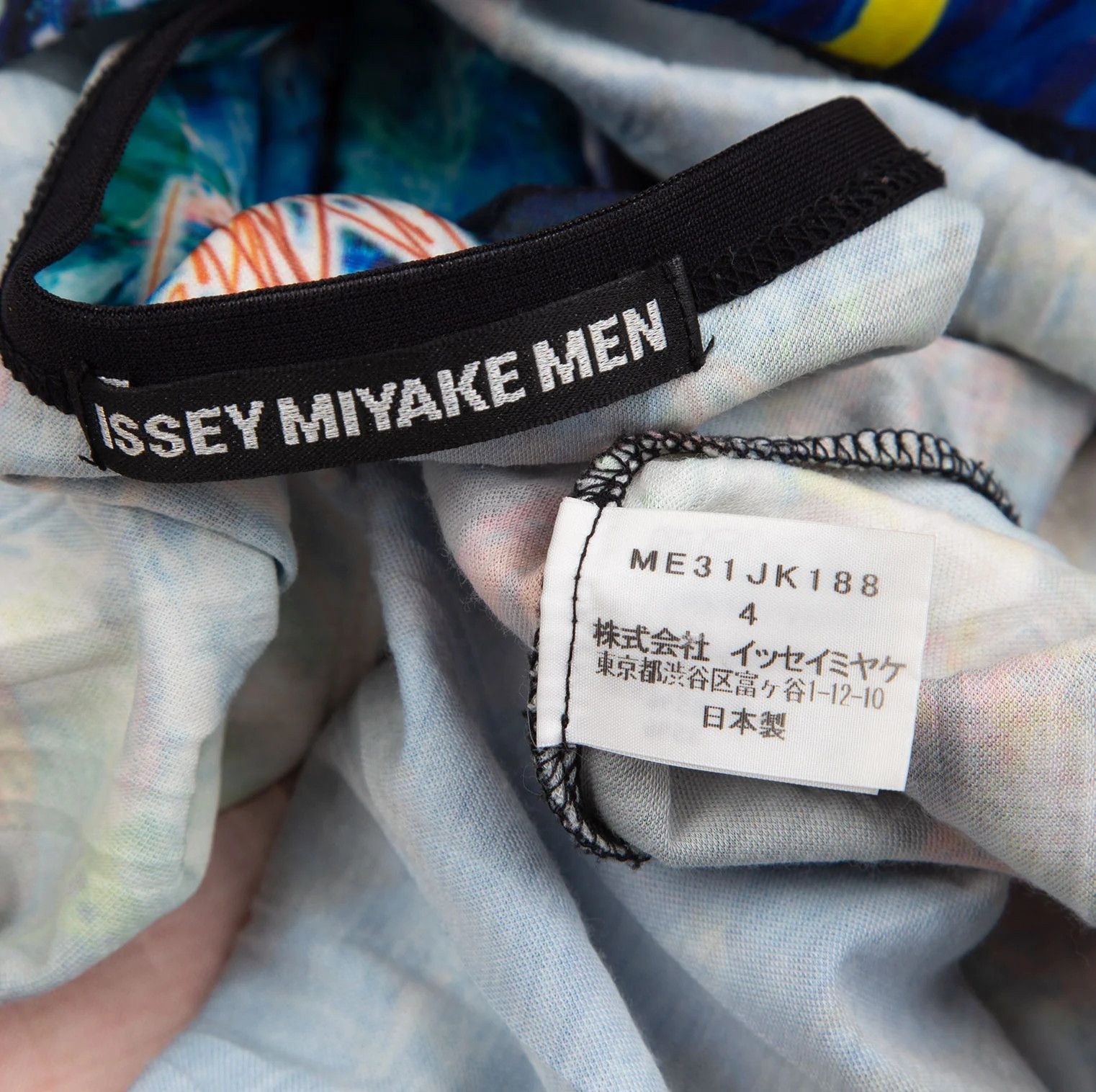 Issey Miyake Graphic Print Pleats T-Shirt in Blue Multi Color Size US M / EU 48-50 / 2 - 9 Thumbnail