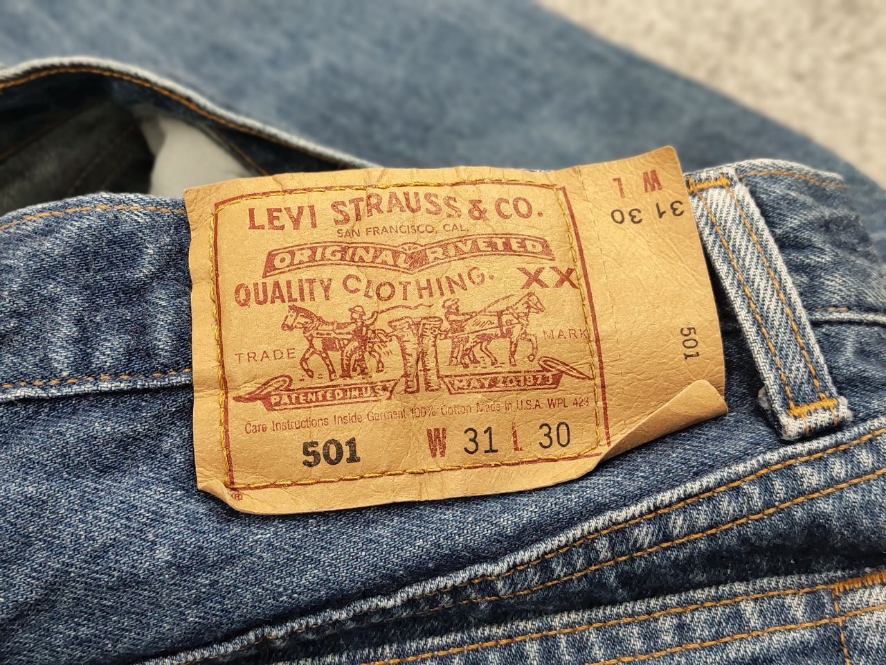 Levi's Vintage 90's levis 501 Distressed Faded Denim Jeans usa Size US 31 - 15 Thumbnail