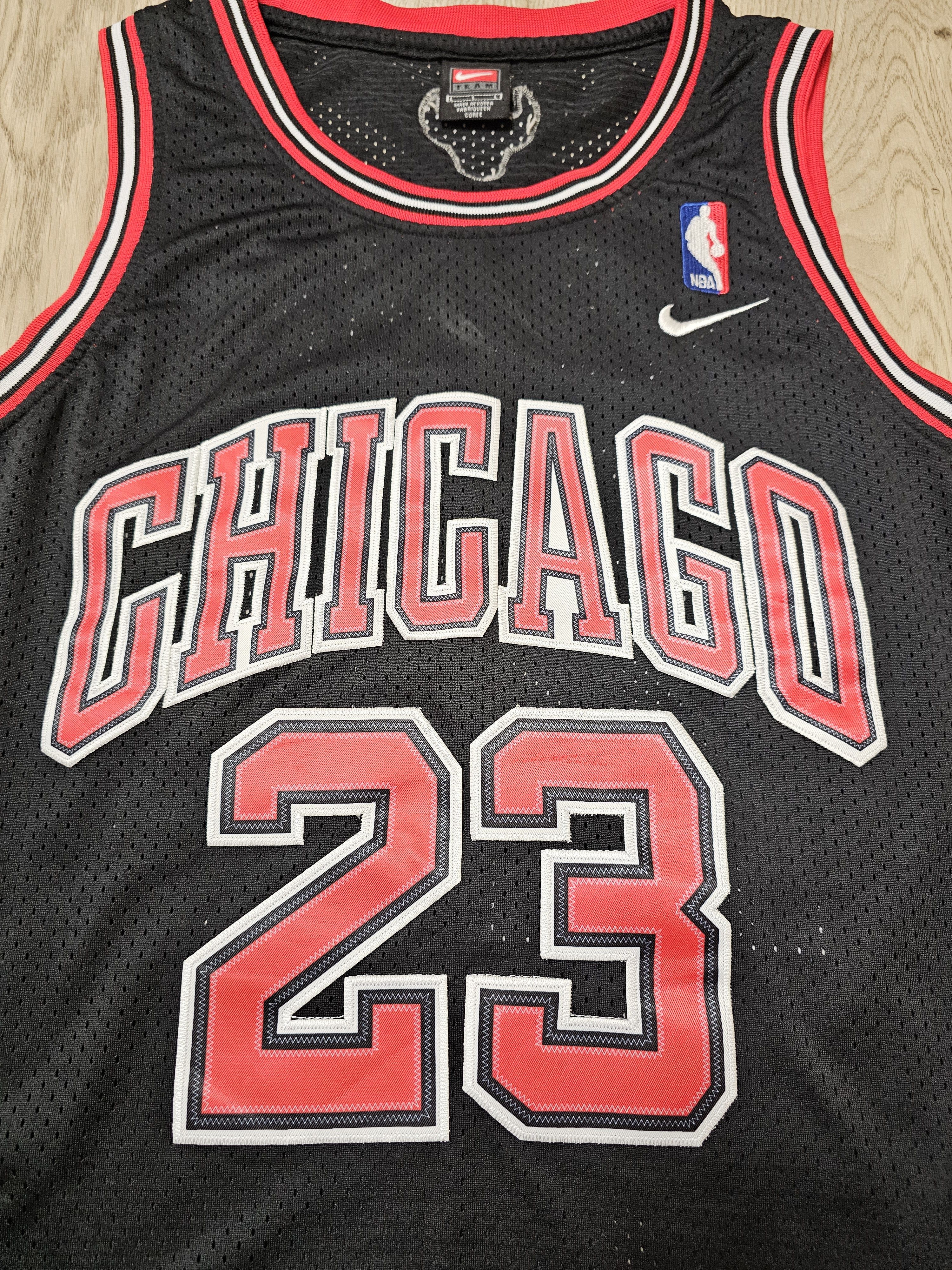 NBA CHICAGO BULLS NIKE VINTAGE JORDAN JERSEY BASKETBALL SHIRT Size US L / EU 52-54 / 3 - 3 Thumbnail
