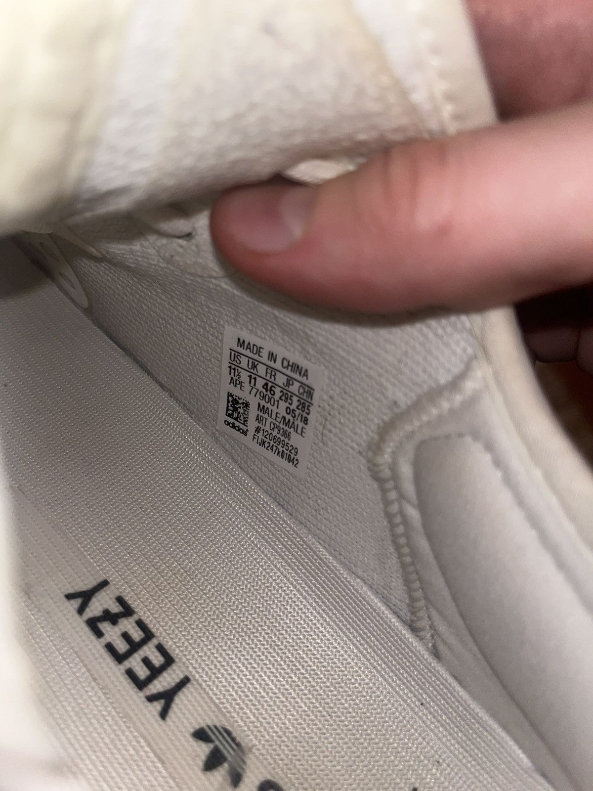 Adidas Yeezy V2 cream size 10.5 Size US 11.5 / EU 44-45 - 4 Thumbnail