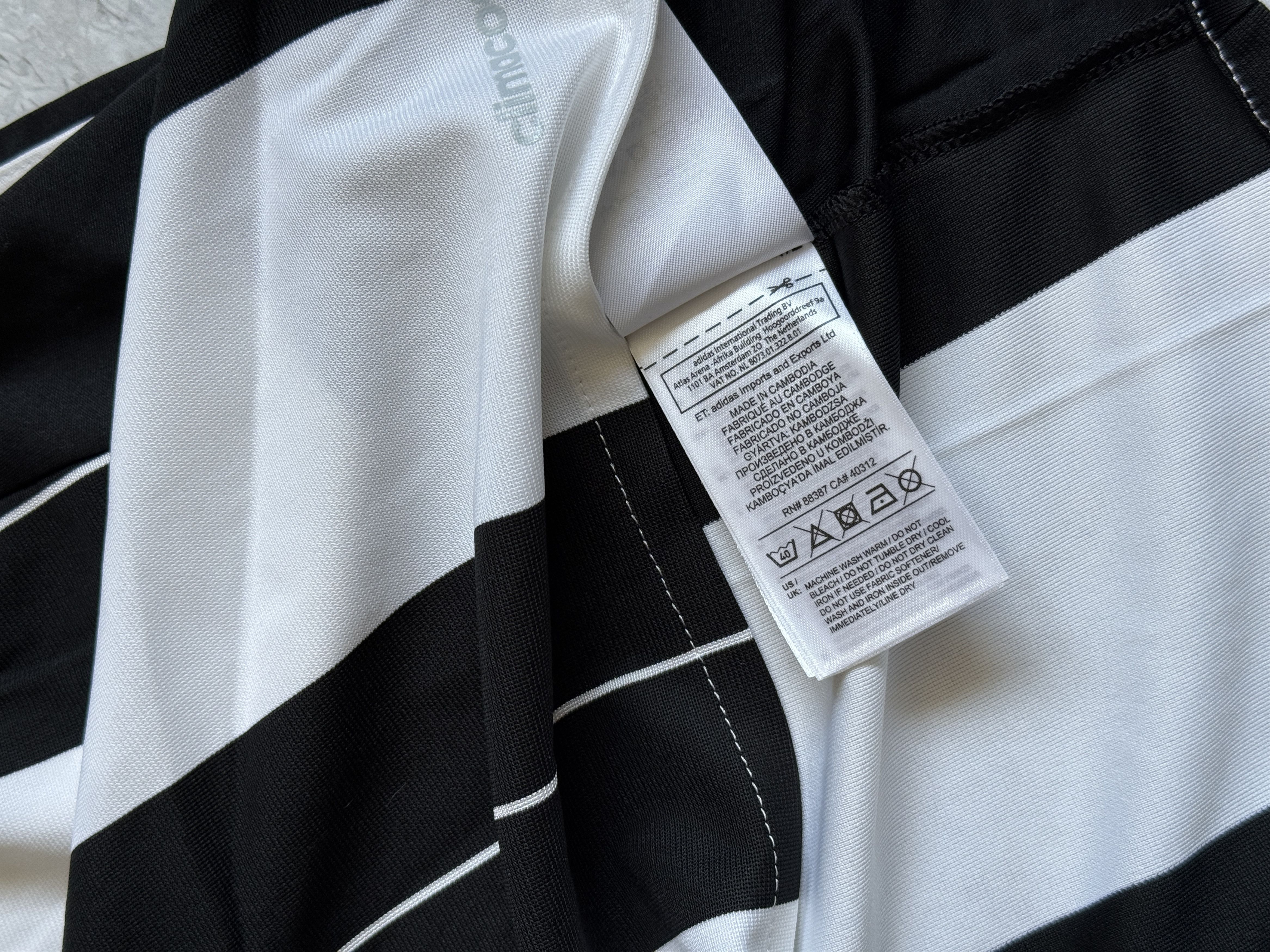 Adidas Juventus 2016 2017 FOOTBALL SHIRT JERSEY MAGLIA SIZE L Size US L / EU 52-54 / 3 - 13 Thumbnail