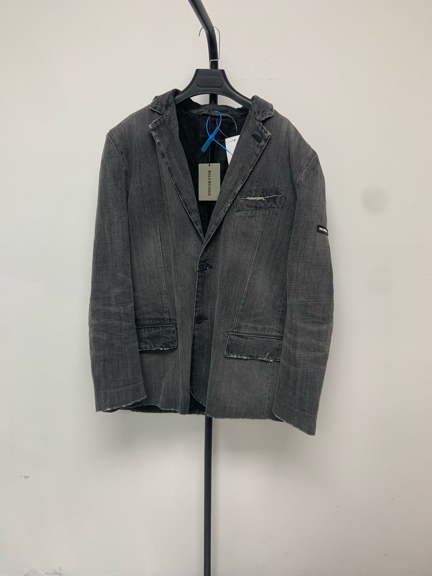 Balenciaga balenciaga logo long sleeve suit jacket Size US L / EU 52-54 / 3 - 1 Thumbnail