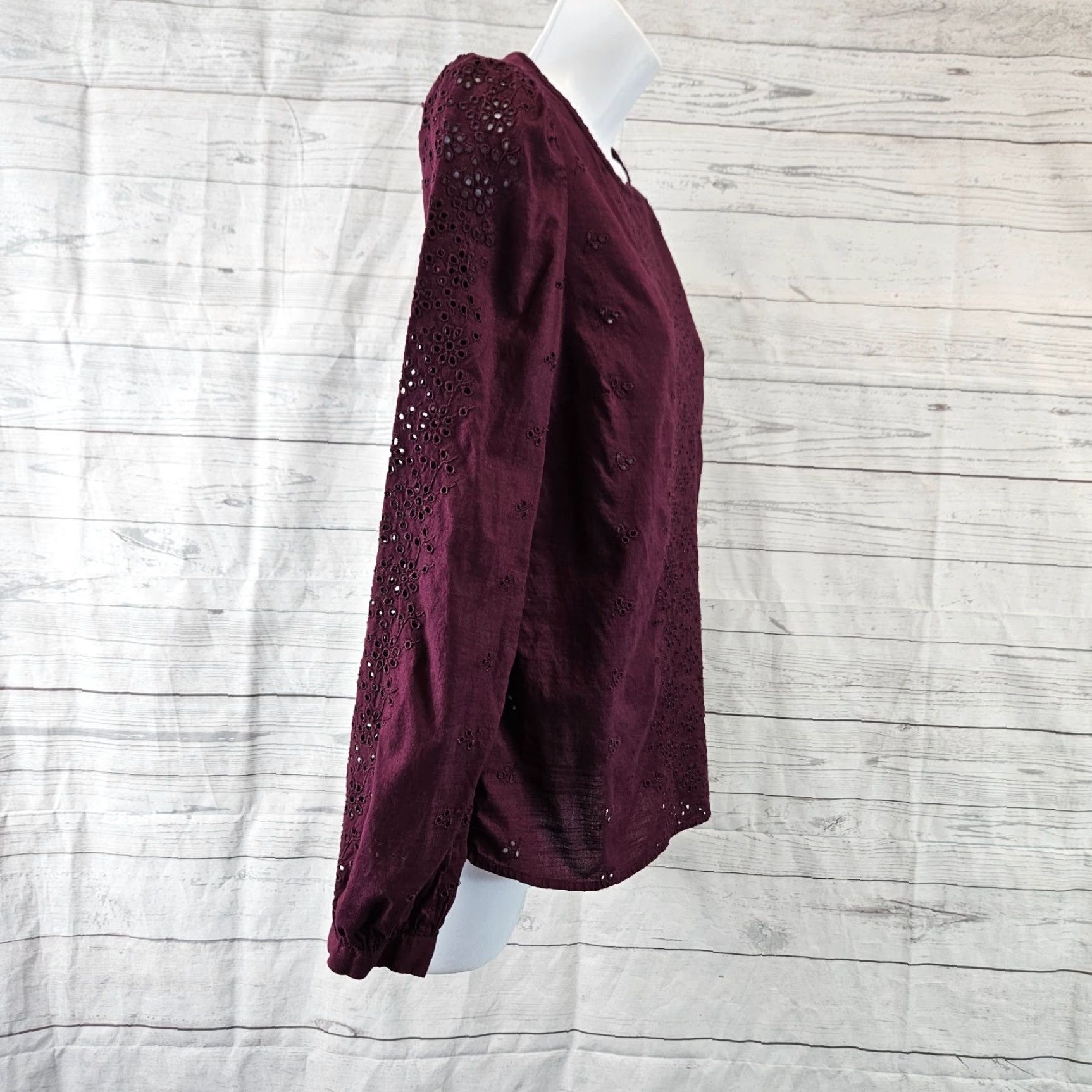 Gap VINTAGE Gap Womens Eyelet Top Sz XS Burgundy Long Sleeve Cotton Size XS / US 0-2 / IT 36-38 - 3 Thumbnail