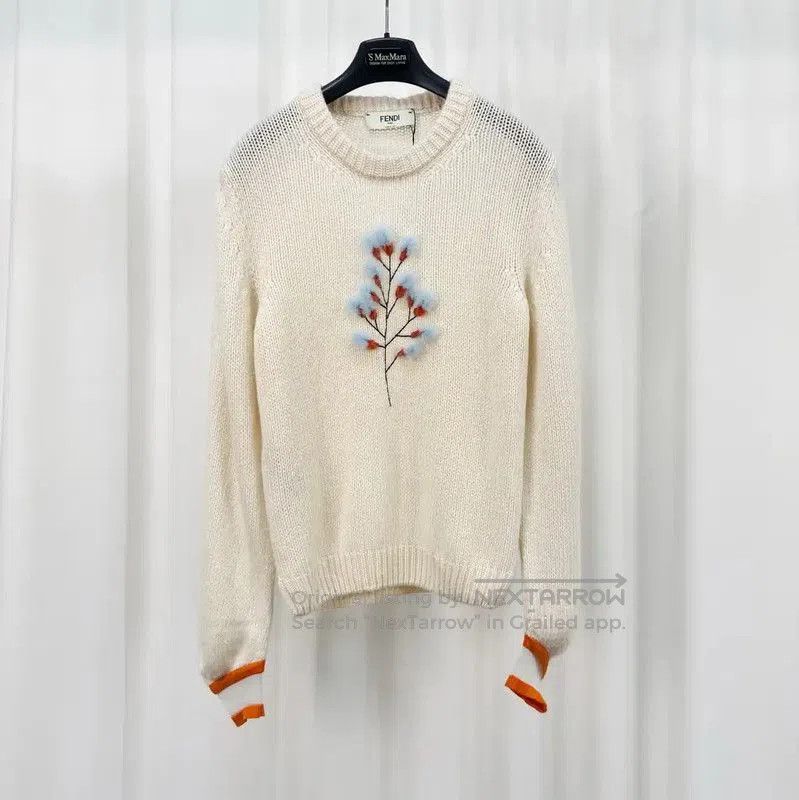 Fendi Fendi Cream Logo Knit Sweater for Women . Size L / US 10 / IT 46 - 1 Thumbnail