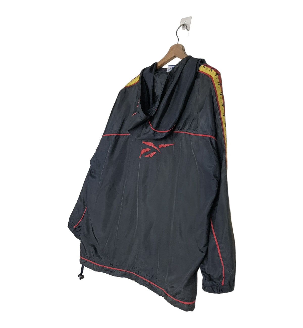 Japanese Brand 🔥VINTAGE ANORAK WINDBREAKER REEBOK BIG LOGO CENTRE LOGO Size US L / EU 52-54 / 3 - 11 Thumbnail