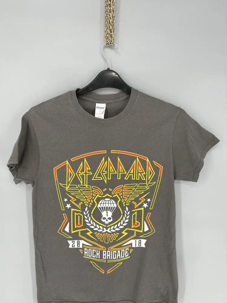 Band Tees Vintage Y2K Def Leppard Tour 2018 Band Tee Size S Size US S / EU 44-46 / 1 - 4 Thumbnail