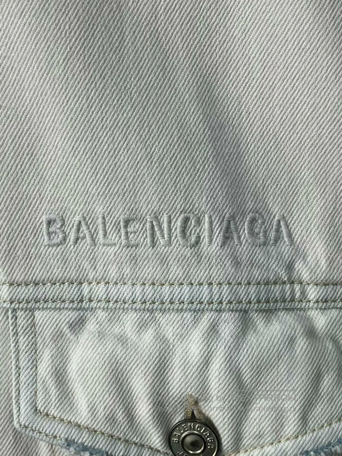 Balenciaga balenciaga white embroidered denim jacket xs. Size XS / US 0-2 / IT 36-38 - 4 Thumbnail