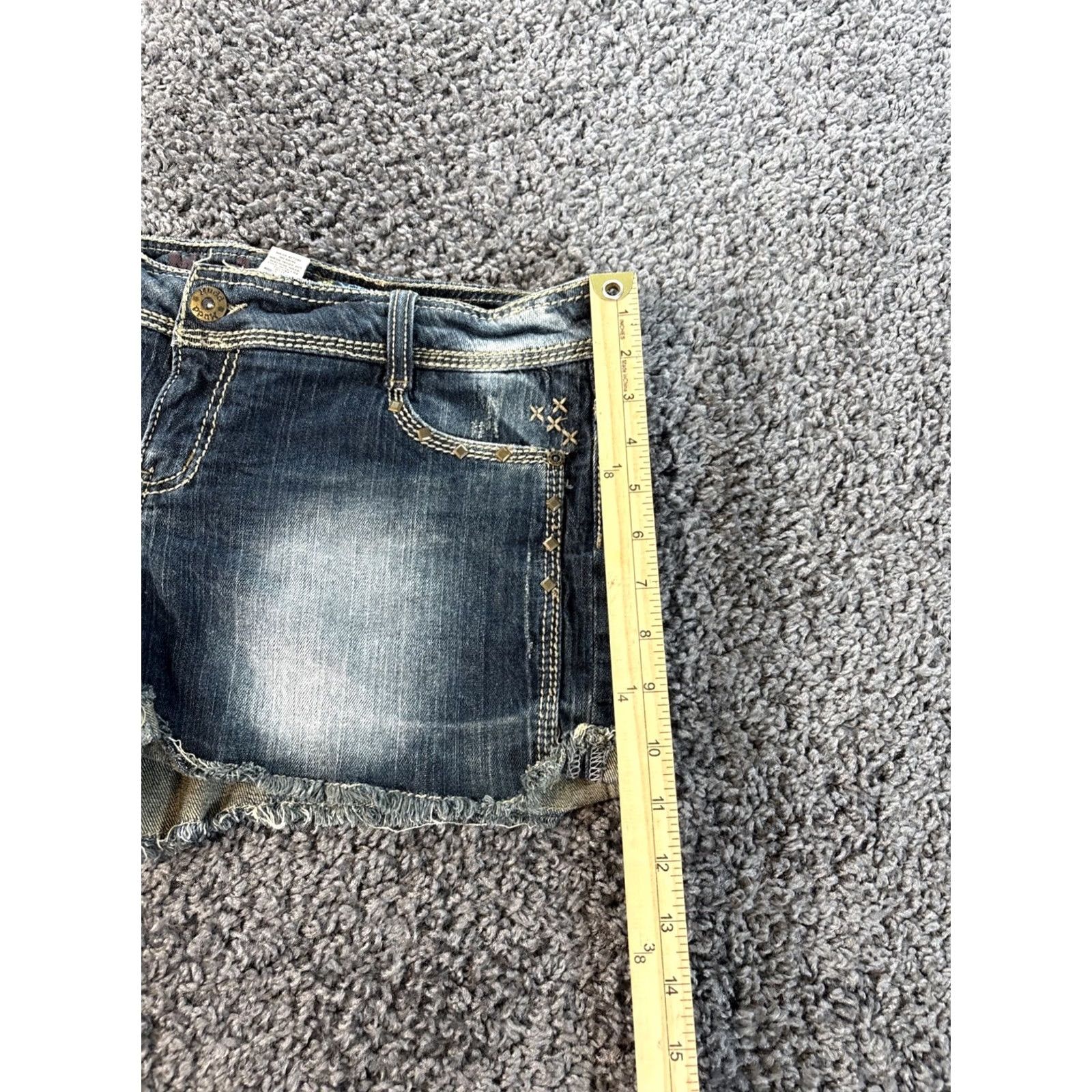 Vintage VINTAGE Mudd Shorts Womens 34 Low Rise Med Wash Distressed Studded Y2K Aztec Embroidered Denim Cut-Off Mens? Size 24" / US 00 / IT 34 - 3 Thumbnail