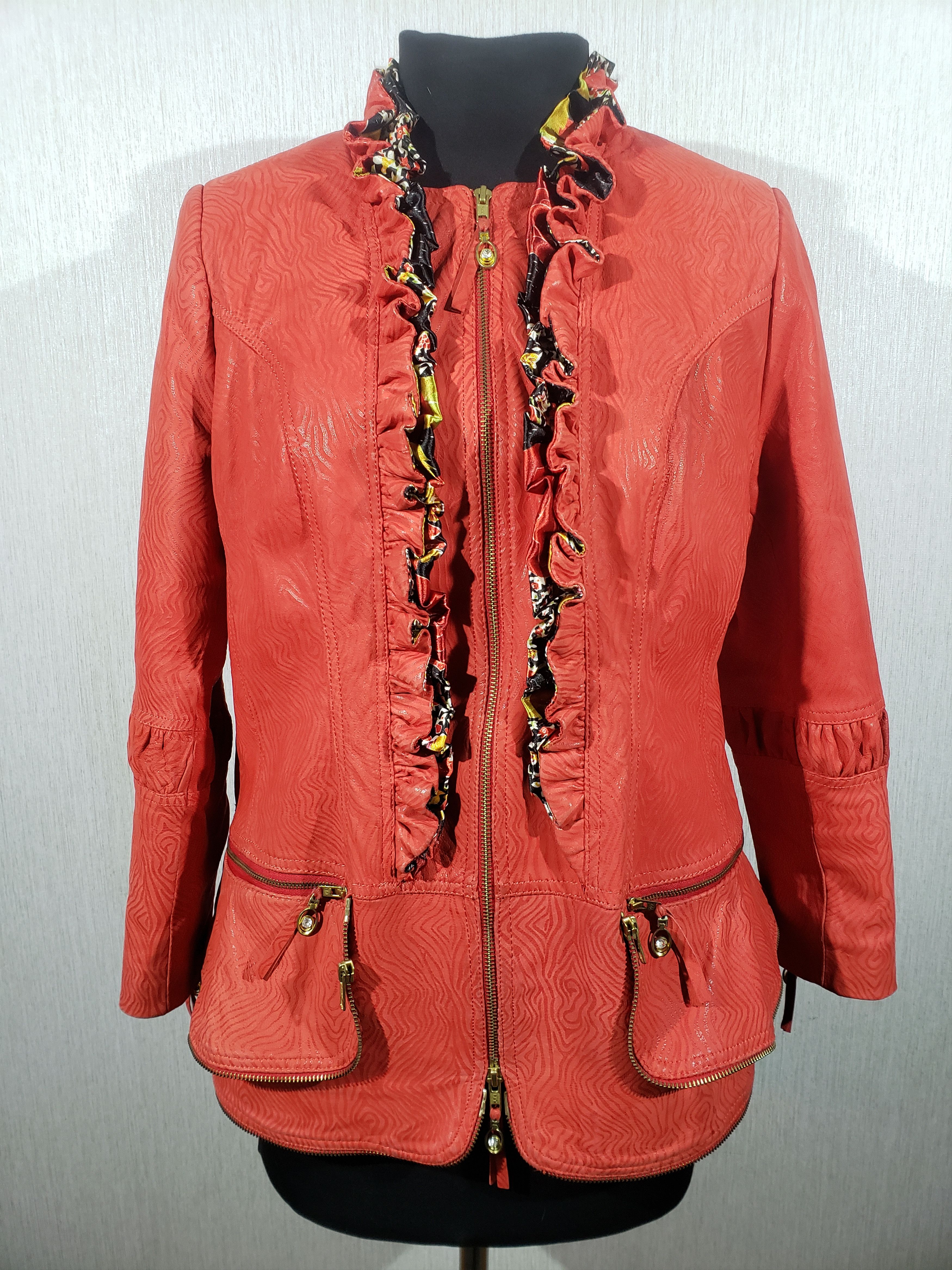 Other Romantic women's red leather jacket with a metal zipper. Size XXL / US 16-18 / IT 52-54 - 1 Thumbnail