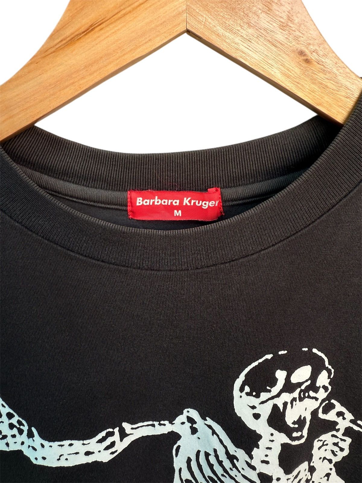 Barbara Kruger × Uniqlo Barbara Kruger Who Laughs Last? Skeleton Tee Size US M / EU 48-50 / 2 - 2 Thumbnail