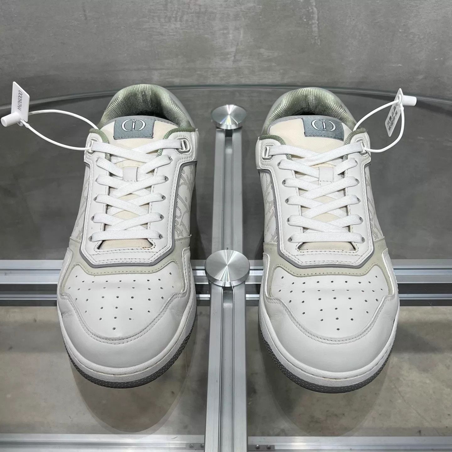 Dior Dior White Oblique Sneakers 42 YH25999 Size US 9 / EU 42 - 1 Thumbnail