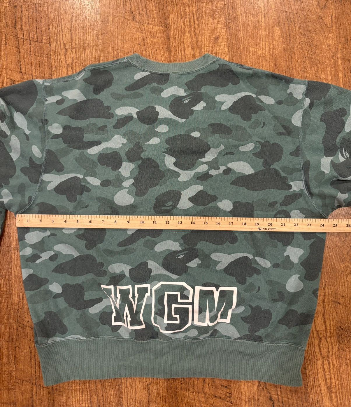 Bape A Bathing Ape Men's L Crewneck Bape Camo Shark Pattern Green Size US L / EU 52-54 / 3 - 17 Thumbnail