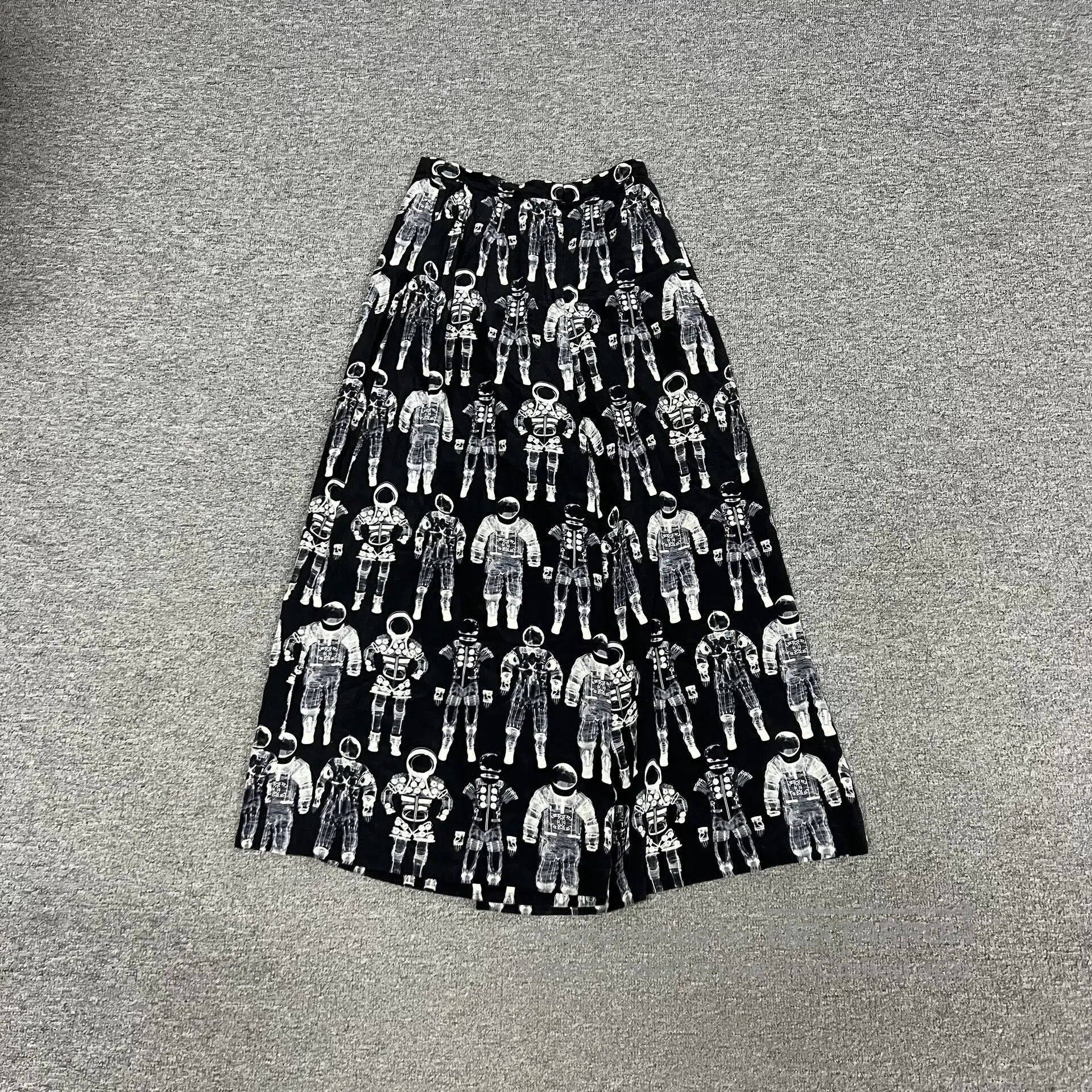 Chanel Chanel size 34 Stylish robot-inspired silk wide-leg pants a Size 26" / US 2 / IT 38 - 1 Thumbnail