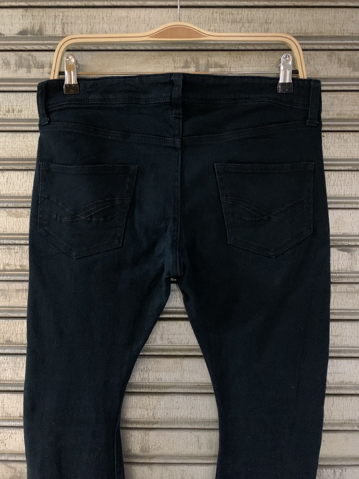 If Six Was Nine CavariA j-cut black denim pants Size US 32 / EU 48 - 4 Thumbnail