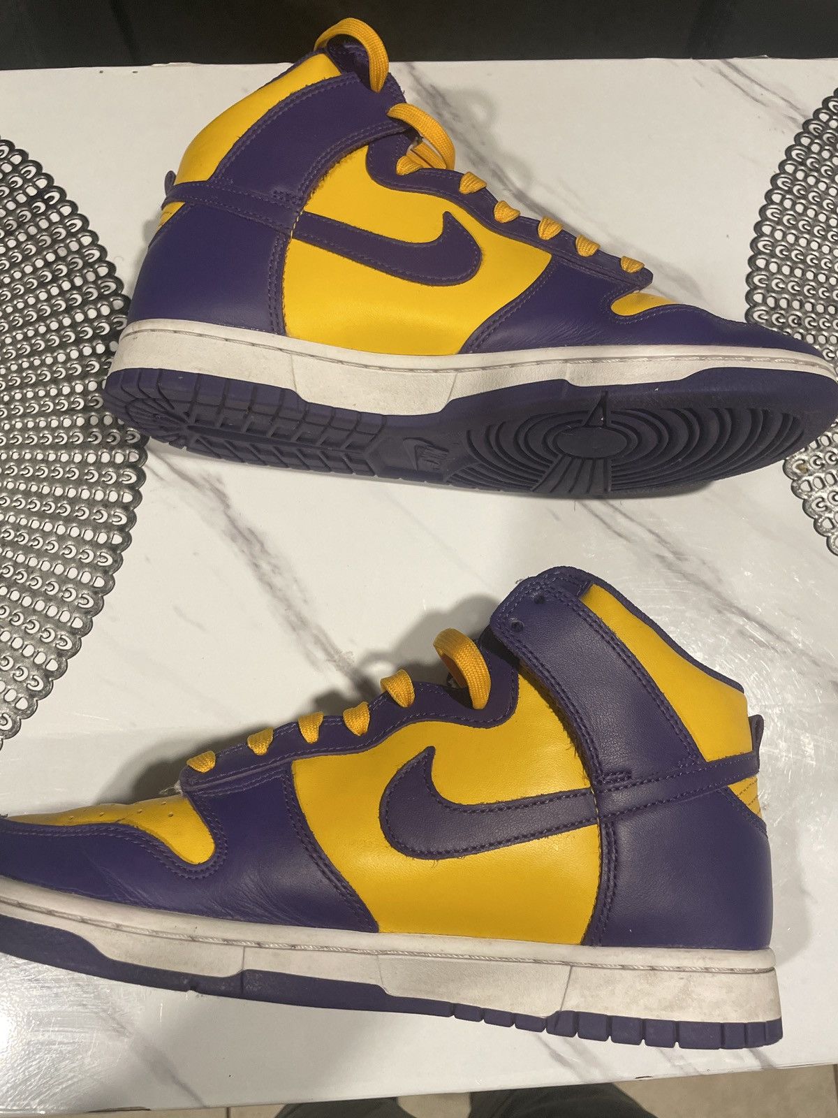 Jordan Brand Lakers Jordan 1 mid Size US 9 / EU 42 - 1 Thumbnail