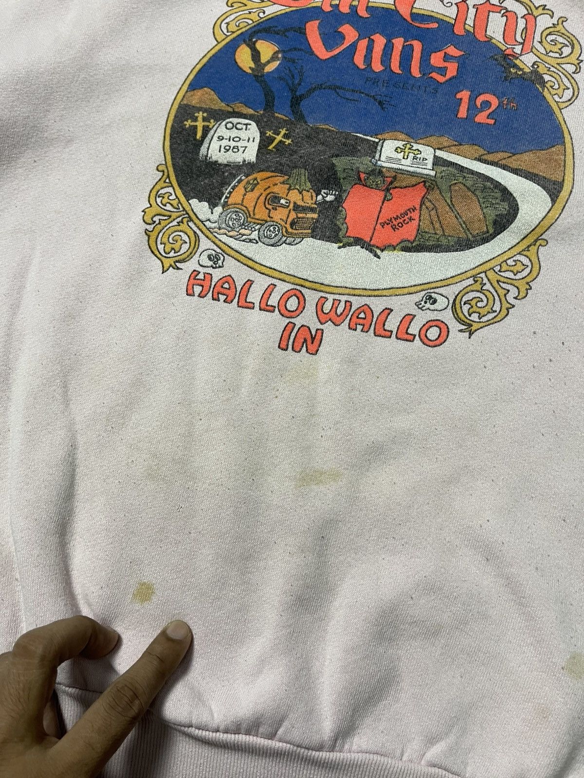 Fruit Of The Loom 90s SIN CITY VANS HALLO WALLO IN TRICK OR TREAT SWEATSHIRT Size US XL / EU 56 / 4 - 6 Thumbnail