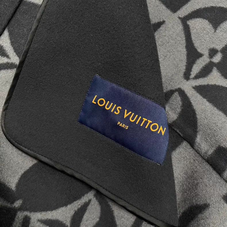 Louis Vuitton Louis Vuitton Woolen coat Size US M / EU 48-50 / 2 - 7 Thumbnail
