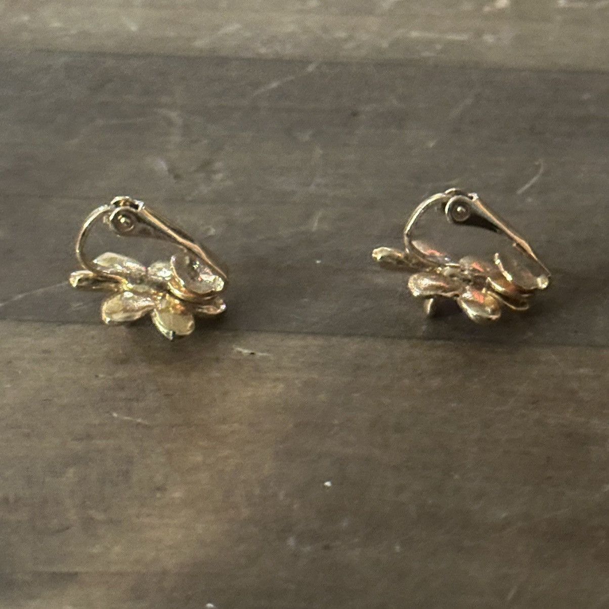 Vintage Vintage enamel flower clip on earrings Size ONE SIZE - 3 Thumbnail
