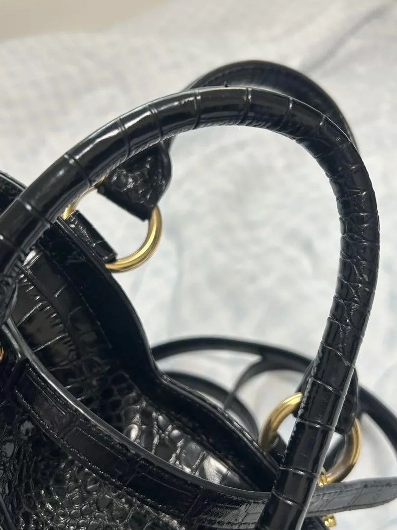 Vivienne Westwood Vivienne Westwood size os Crocodile skin Saturn drop glue p Size ONE SIZE - 4 Thumbnail
